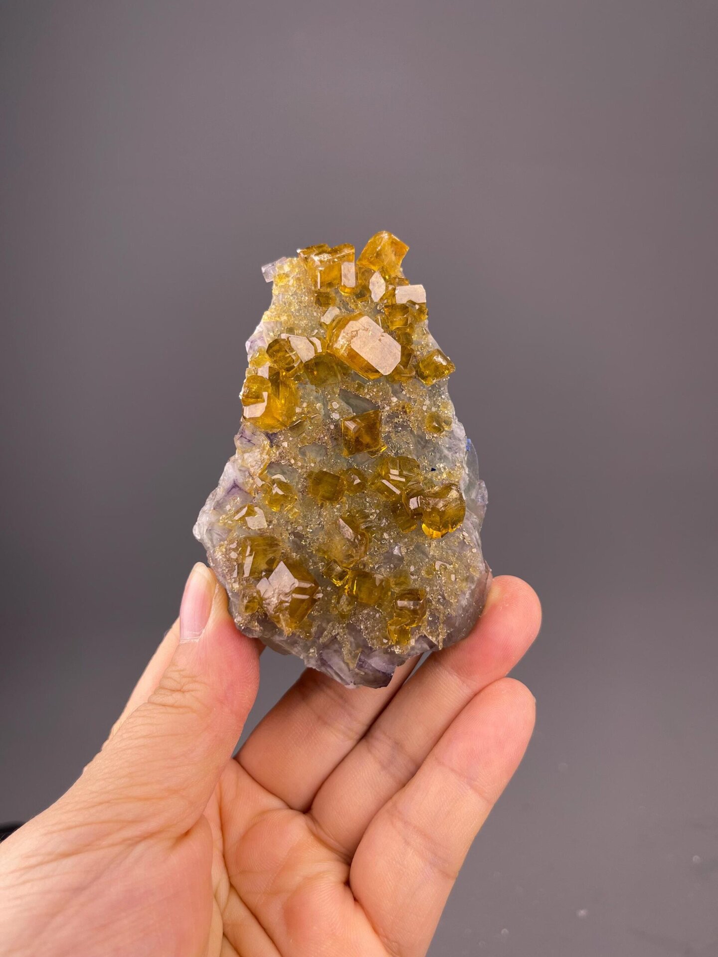 Side view of fluorite-baryte specimen, 3.3×2.2×0.8 in, Jiangxi