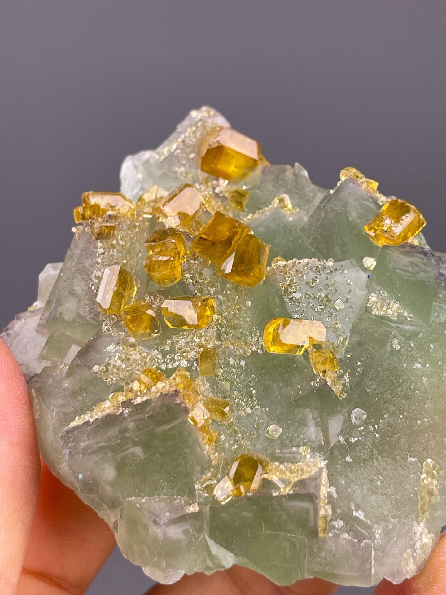 Detail of barite crystal habit on fluorite matrix surface
