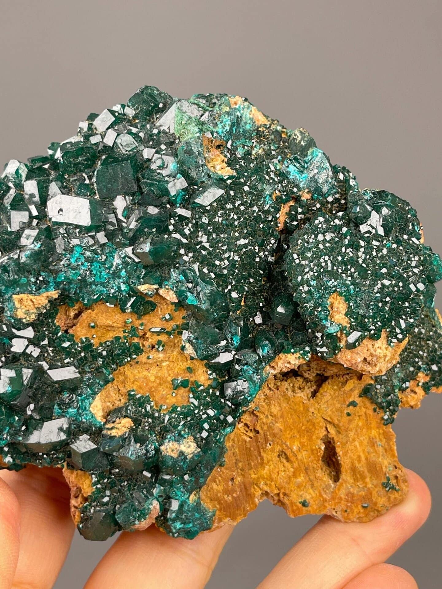 CuSiO₃·H₂O trigonal dioptase, Mohs 5, Congo DRC, 275 g (9.7 oz)