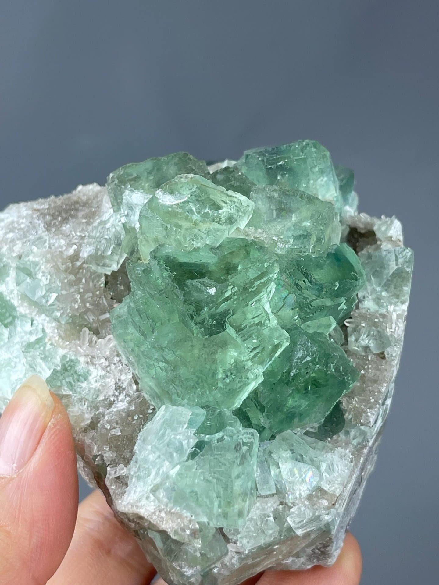 Intergrown cubic fluorite in apple-green from Xianghuapu