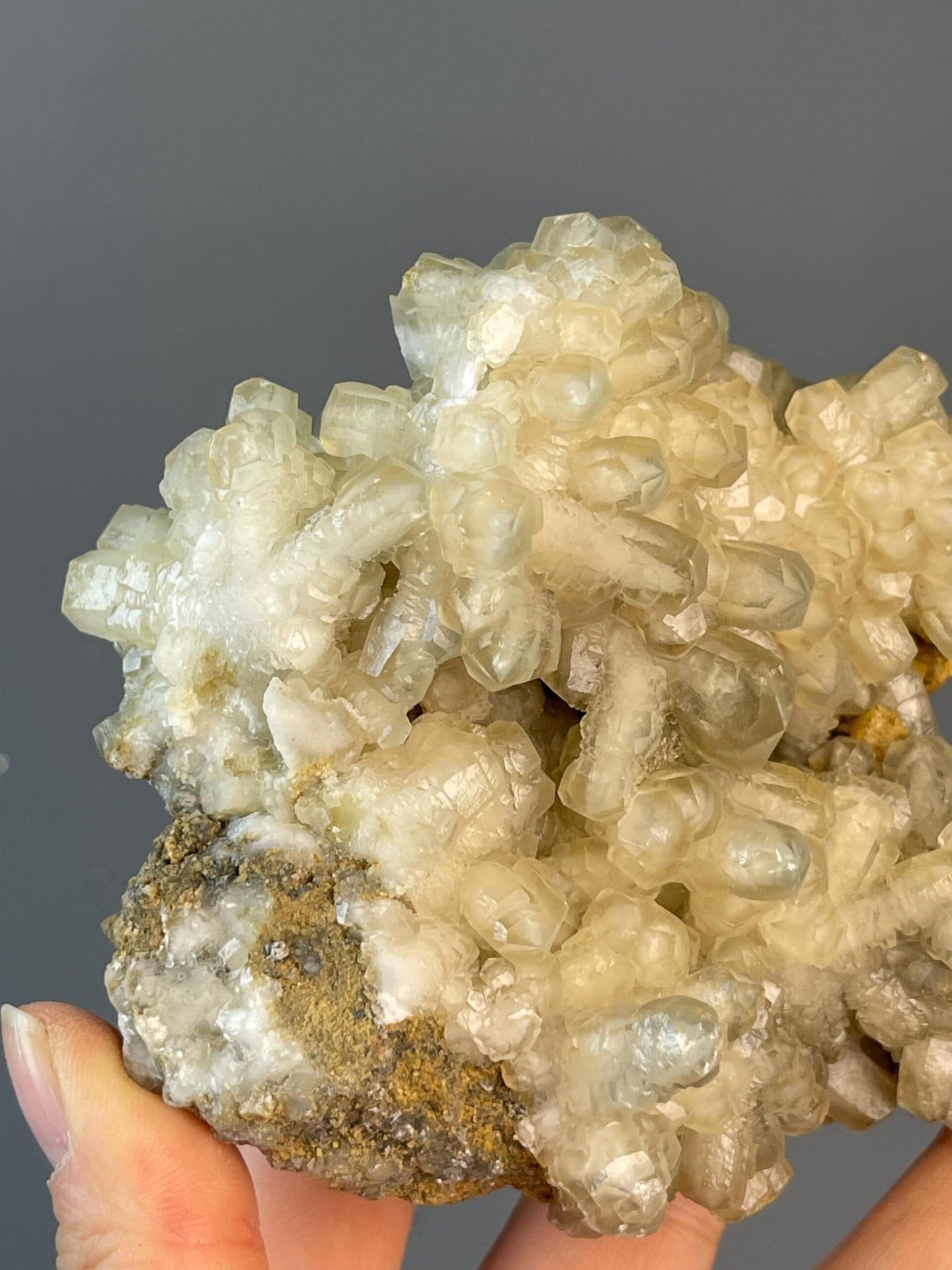 Side view of golden calcite flower-shaped column, Hunan
