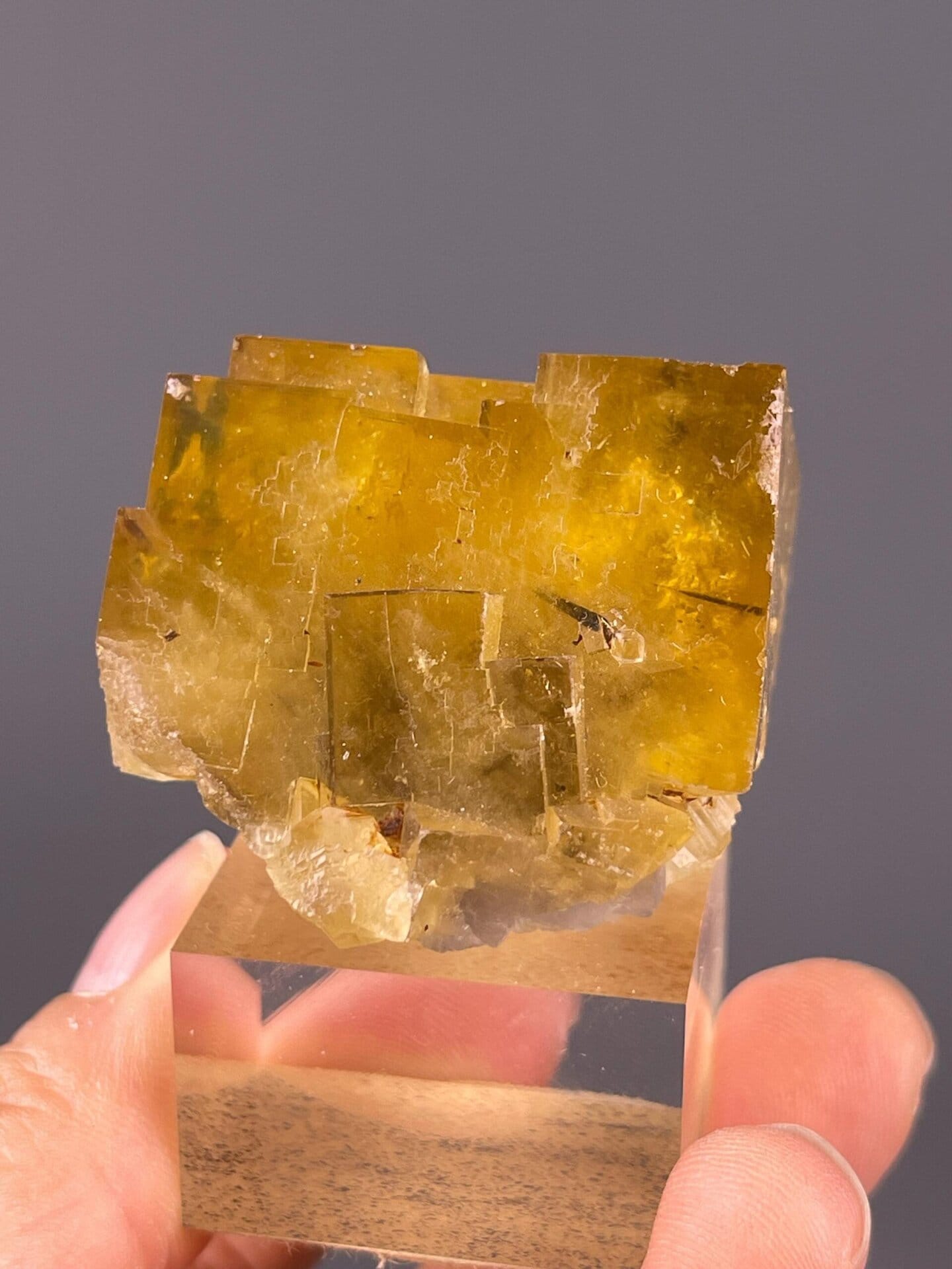 Natural twinning and partial dissolution on yellow fluorite