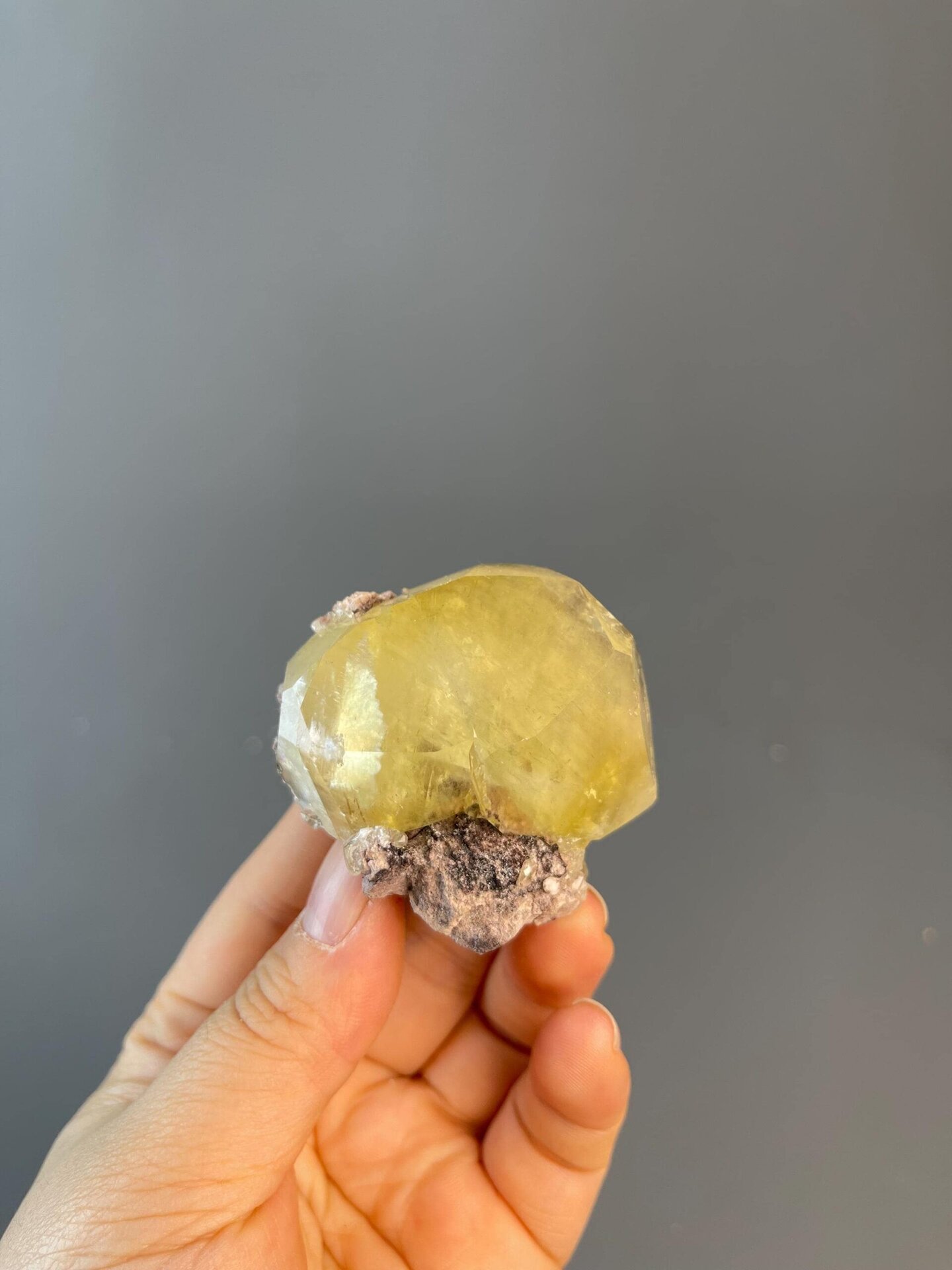 Bright sunny yellow calcite rhombohedral crystal, Hubei