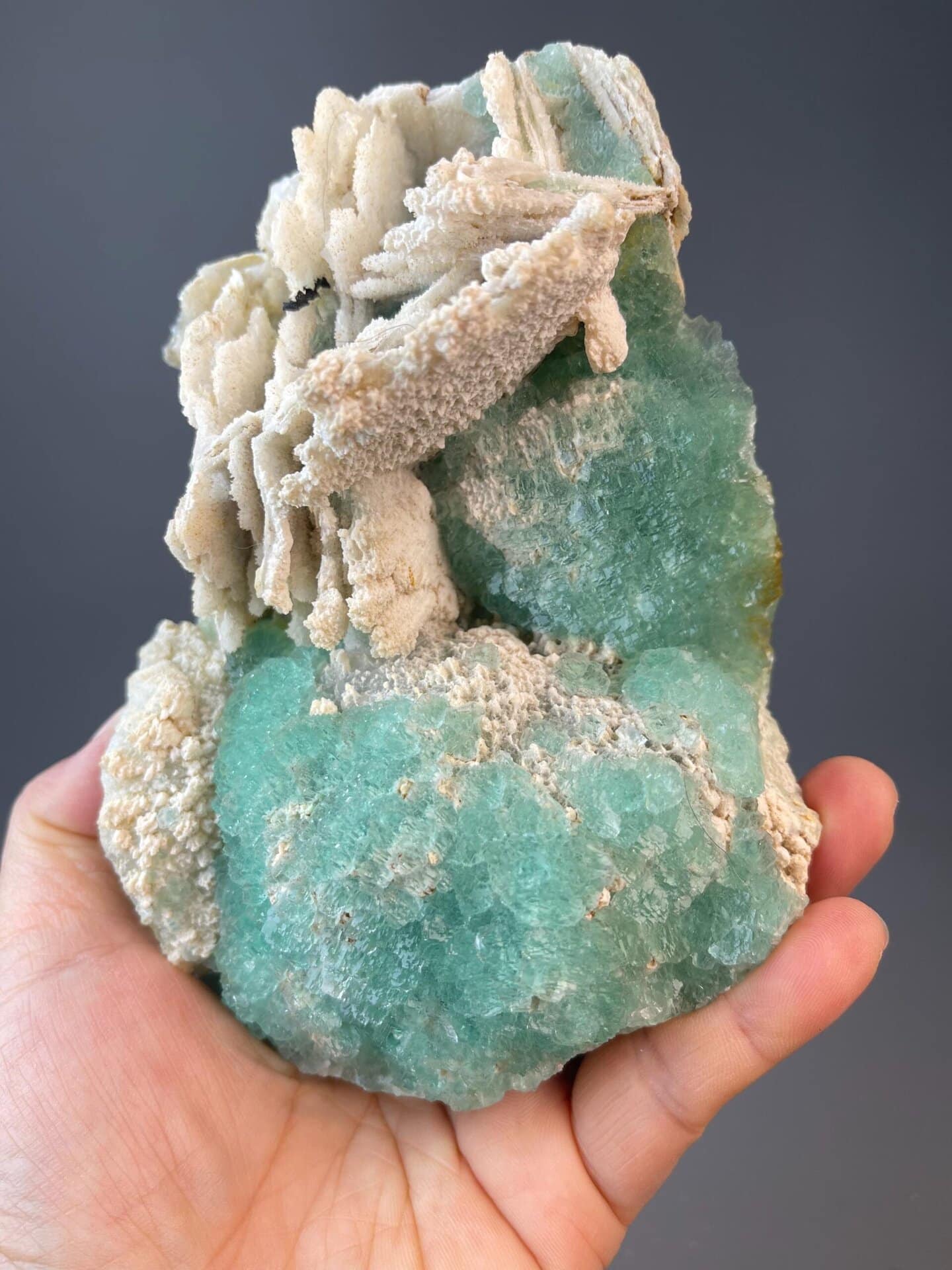 Spherical stepped fluorite crystals from closed Hunan mine
