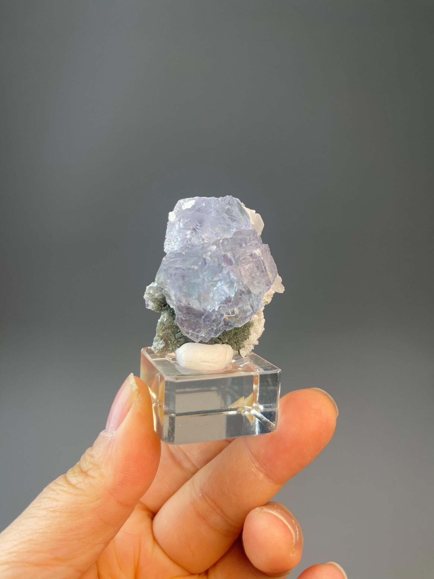 Side view of blue-purple phantom fluorite, Yaogangxian