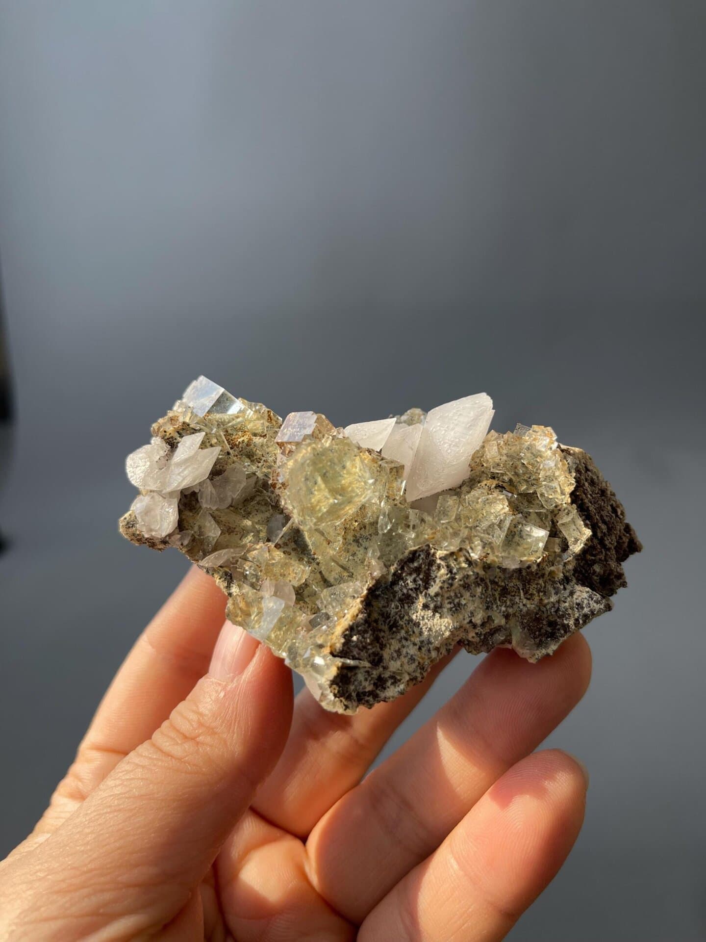 Close-up of leopard-like internal growth pattern in fluorite
