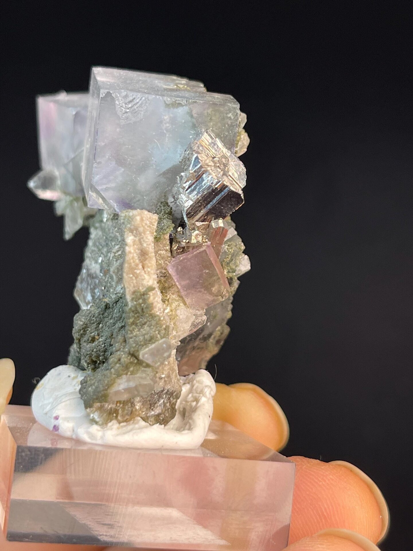 Blue purple window edges on paired fluorite cubes with quartz
