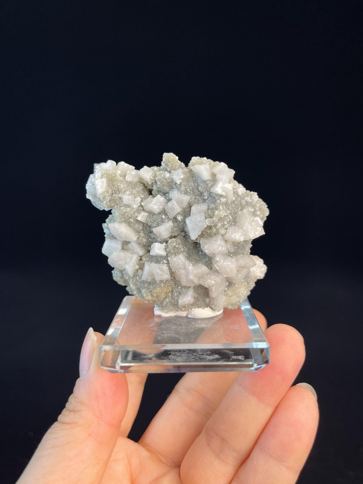 Fluorite CaF2 isometric purple phantoms on green base, YGX