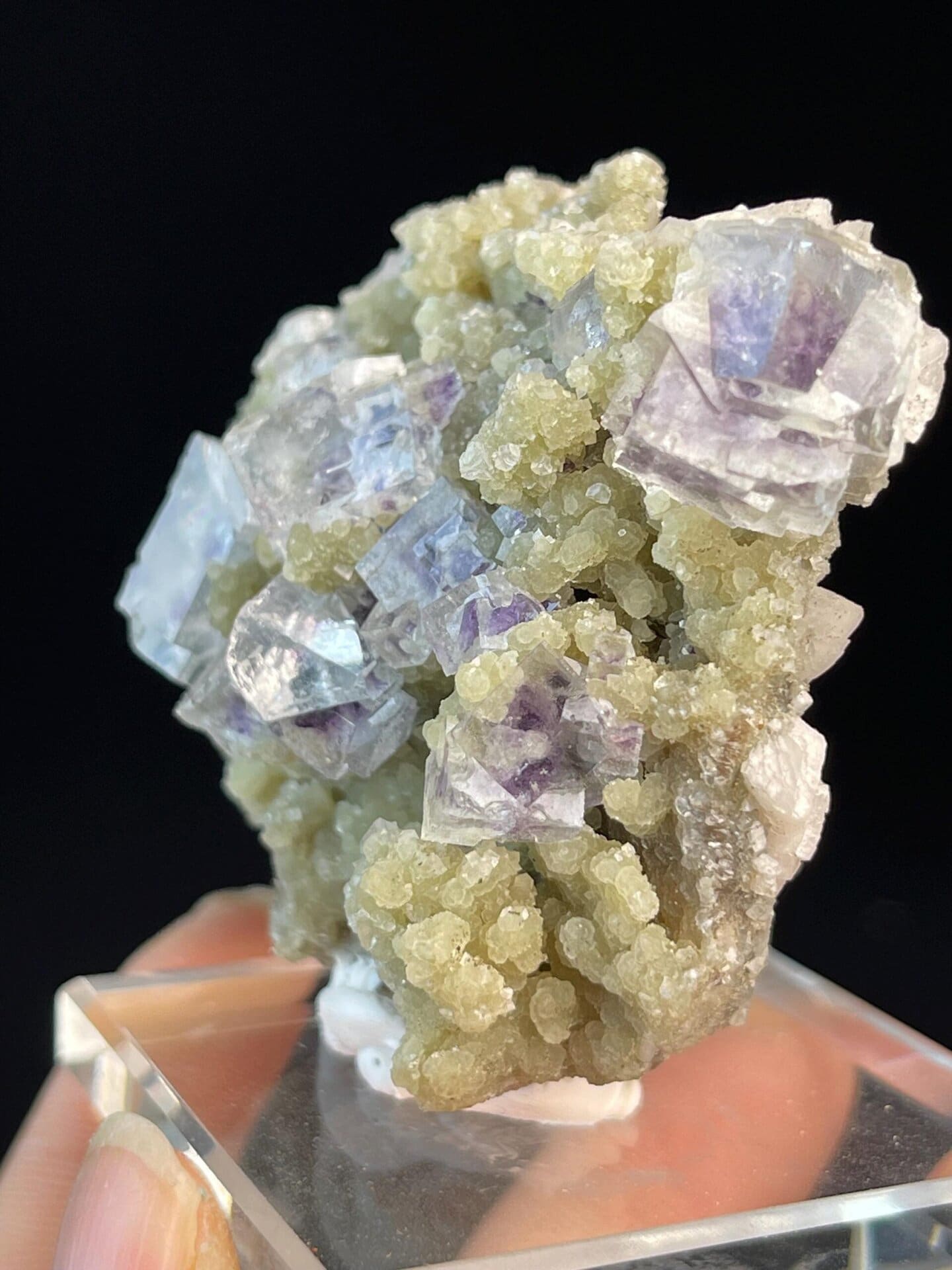 Transparent fluorite cubes with purple phantoms, Hunan