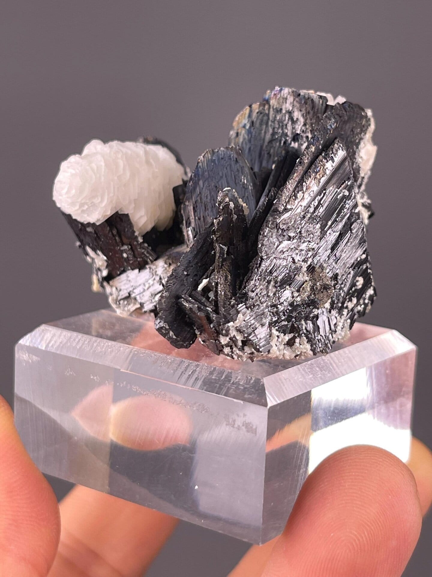 Cassiterite tetragonal crystals with calcite, YGX mine