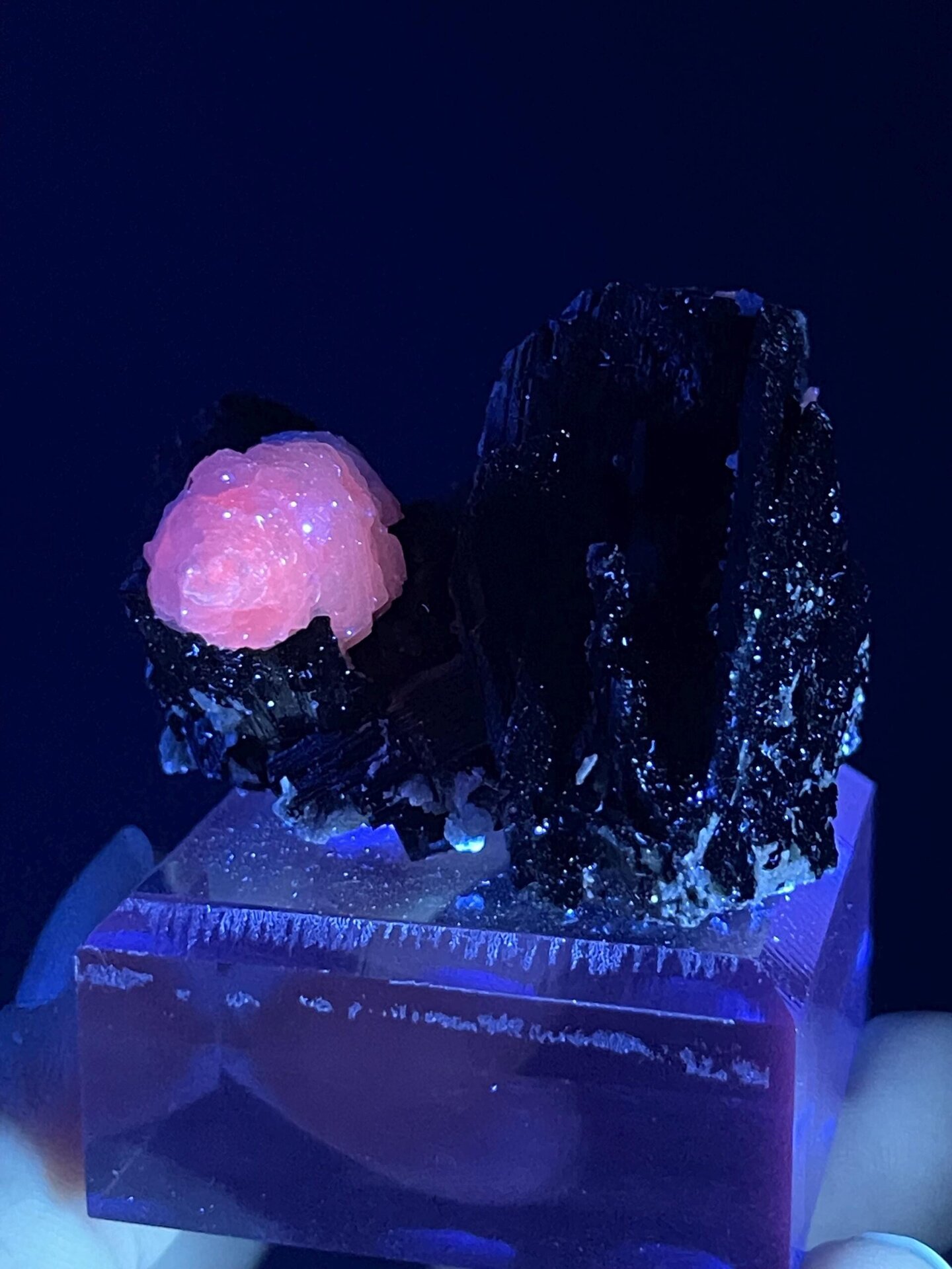 Cassiterite with calcite showing adamantine submetallic luster