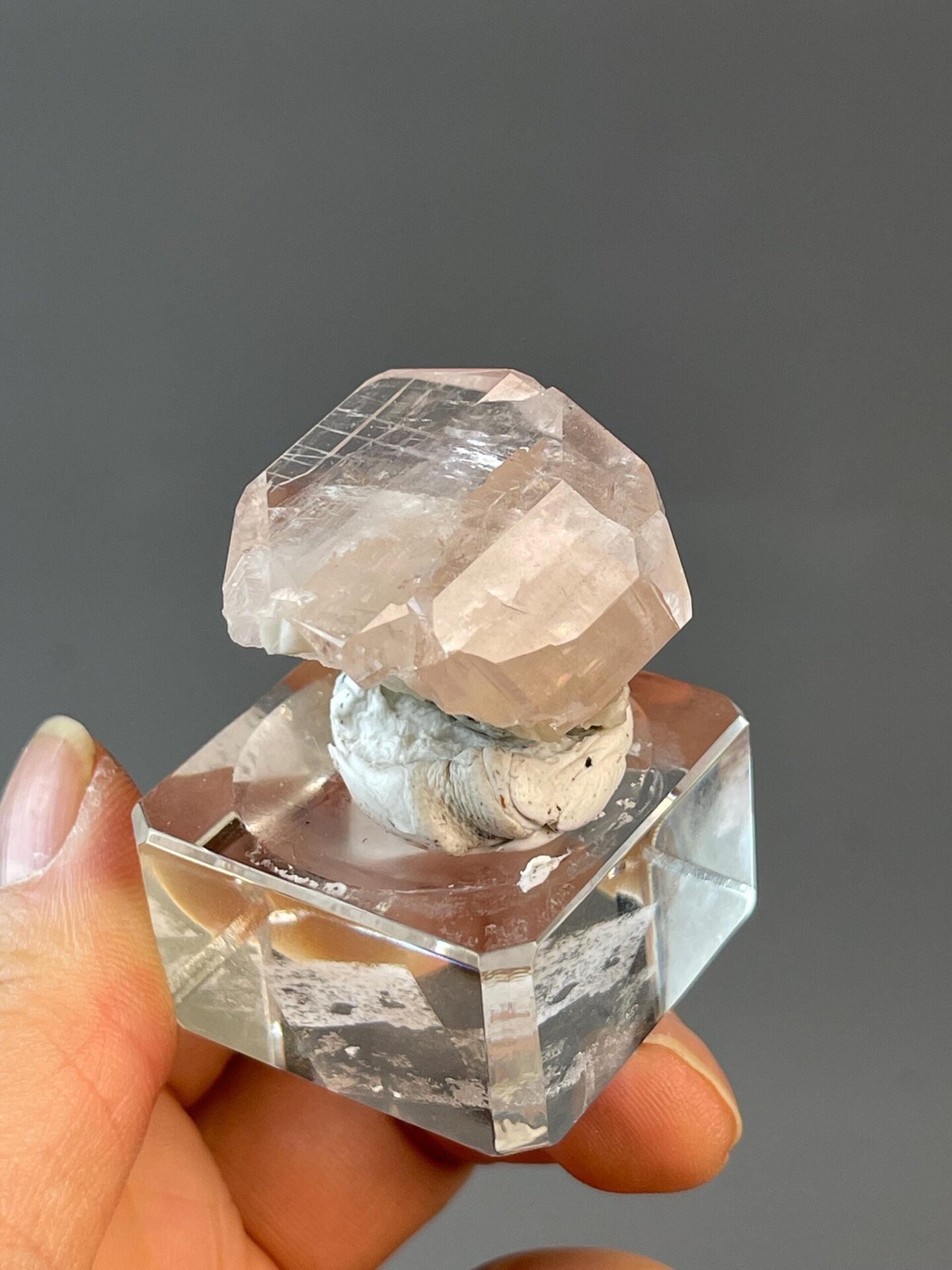 Pink fluorescent calcite crystal from Hubei, China