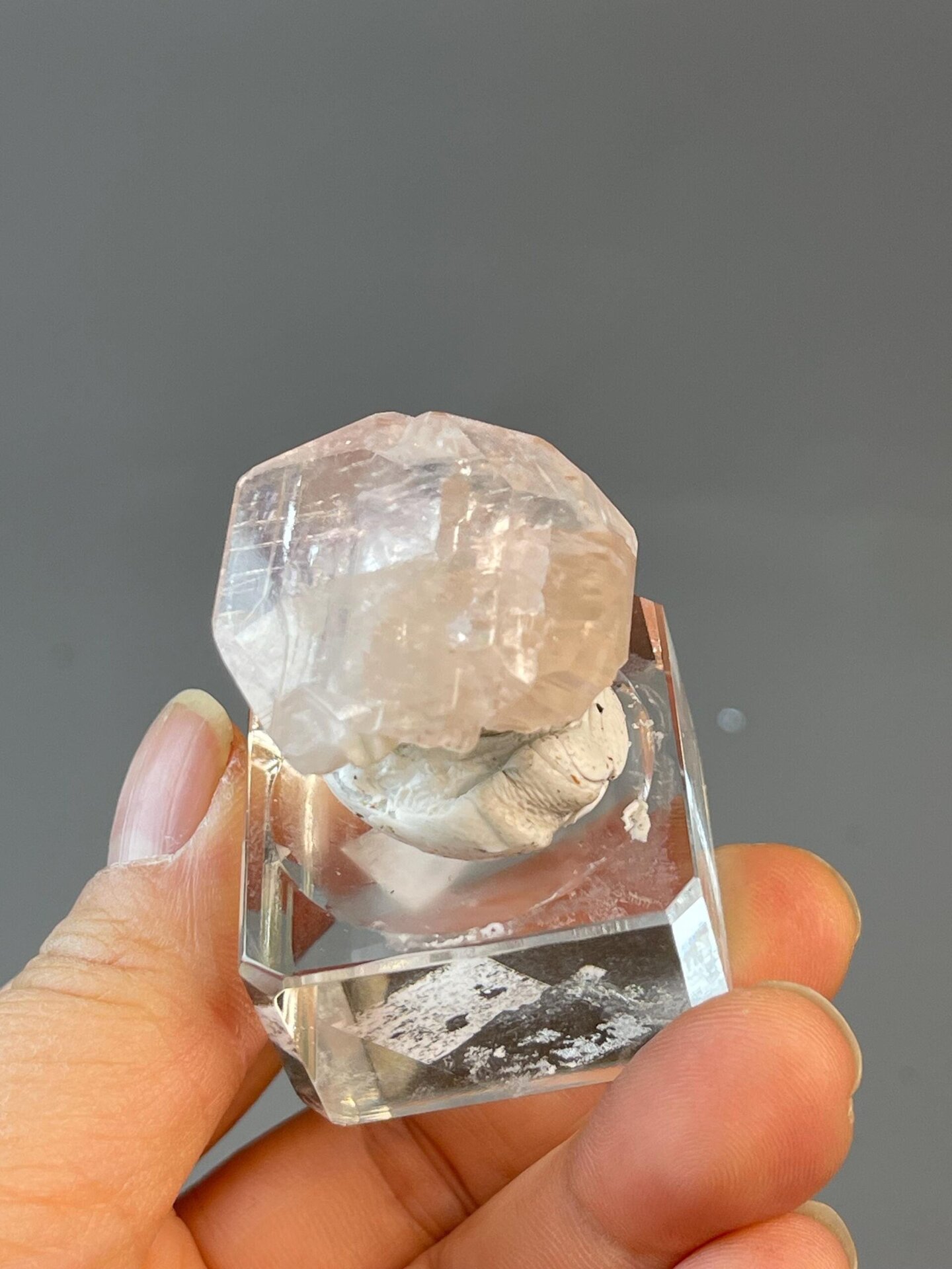 Side view of pink calcite crystal from Hubei province