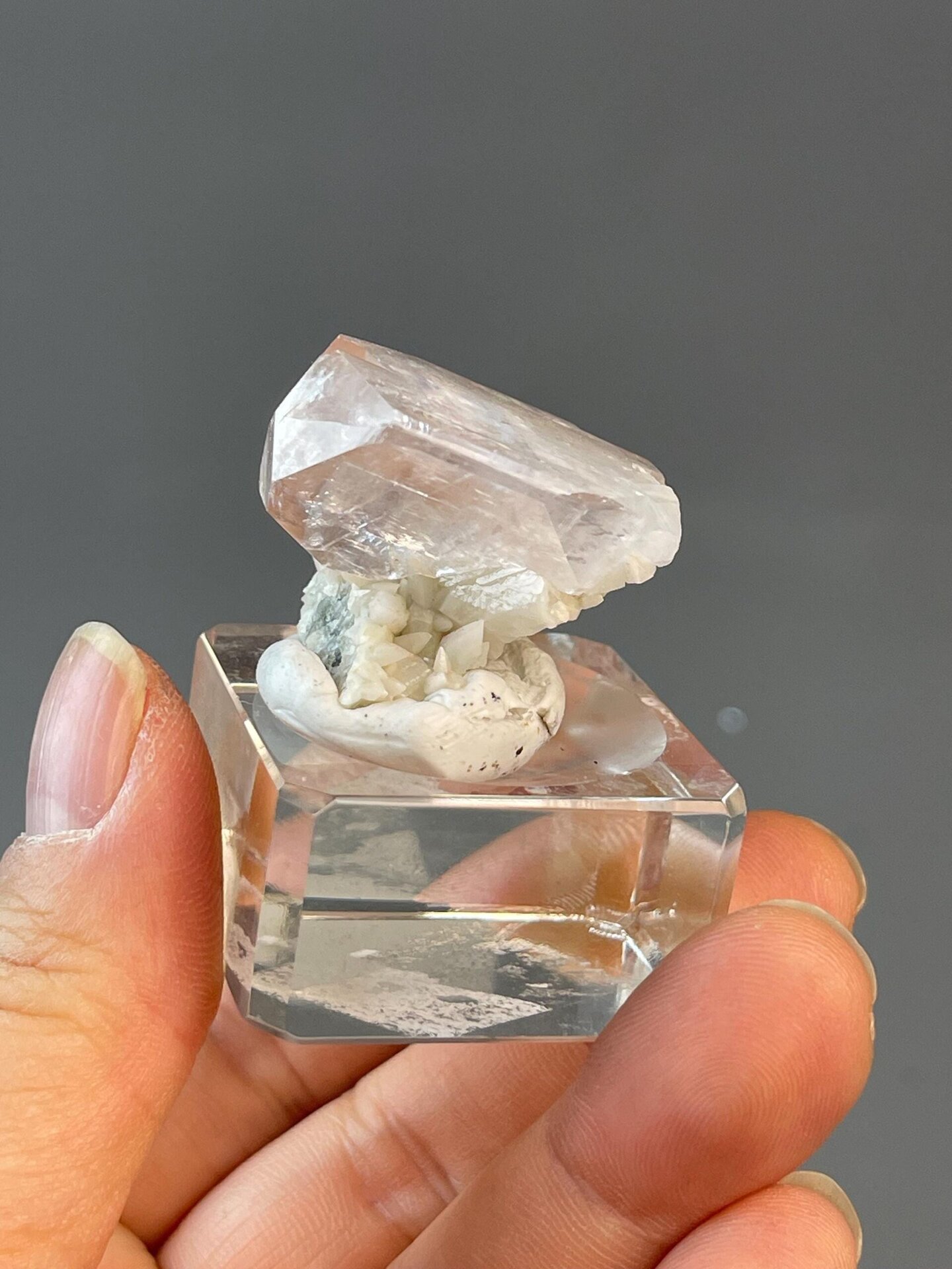UV fluorescent pink calcite CaCO3 from Hubei, China
