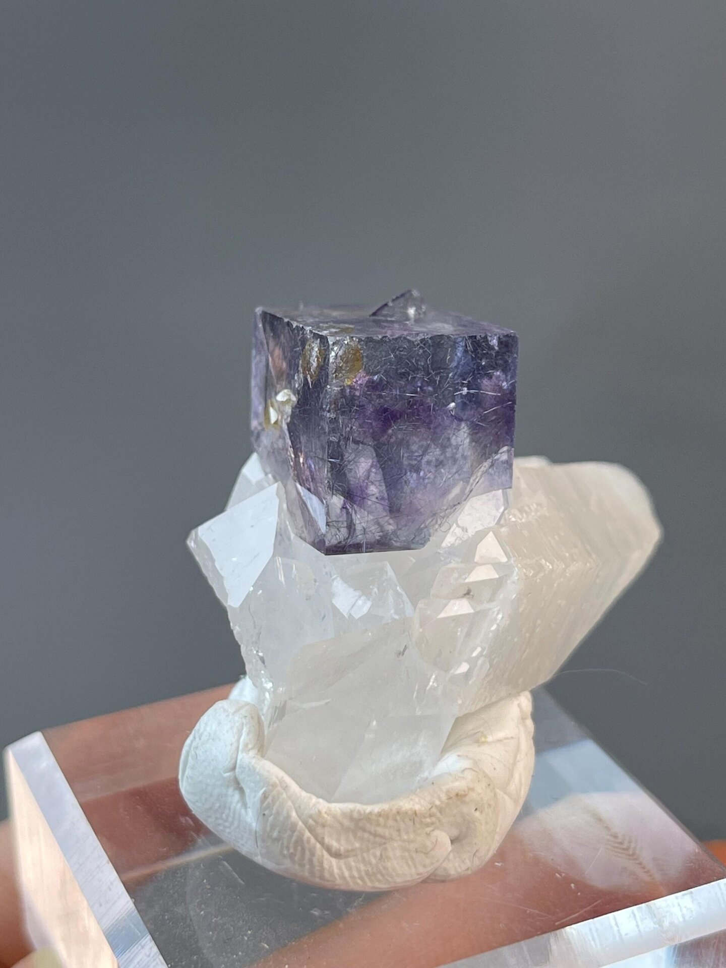 Purple phantom fluorite twin crystal from Yaogangxian, Hunan