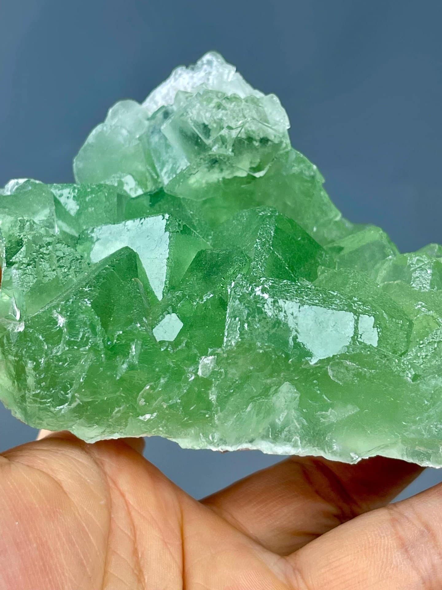 Two interpenetrating cubic fluorite crystals, Xianghuapu