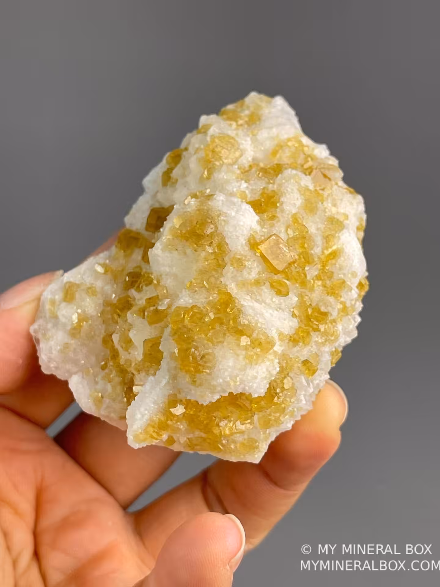 Crystal cluster of barite and quartz showing shimmer