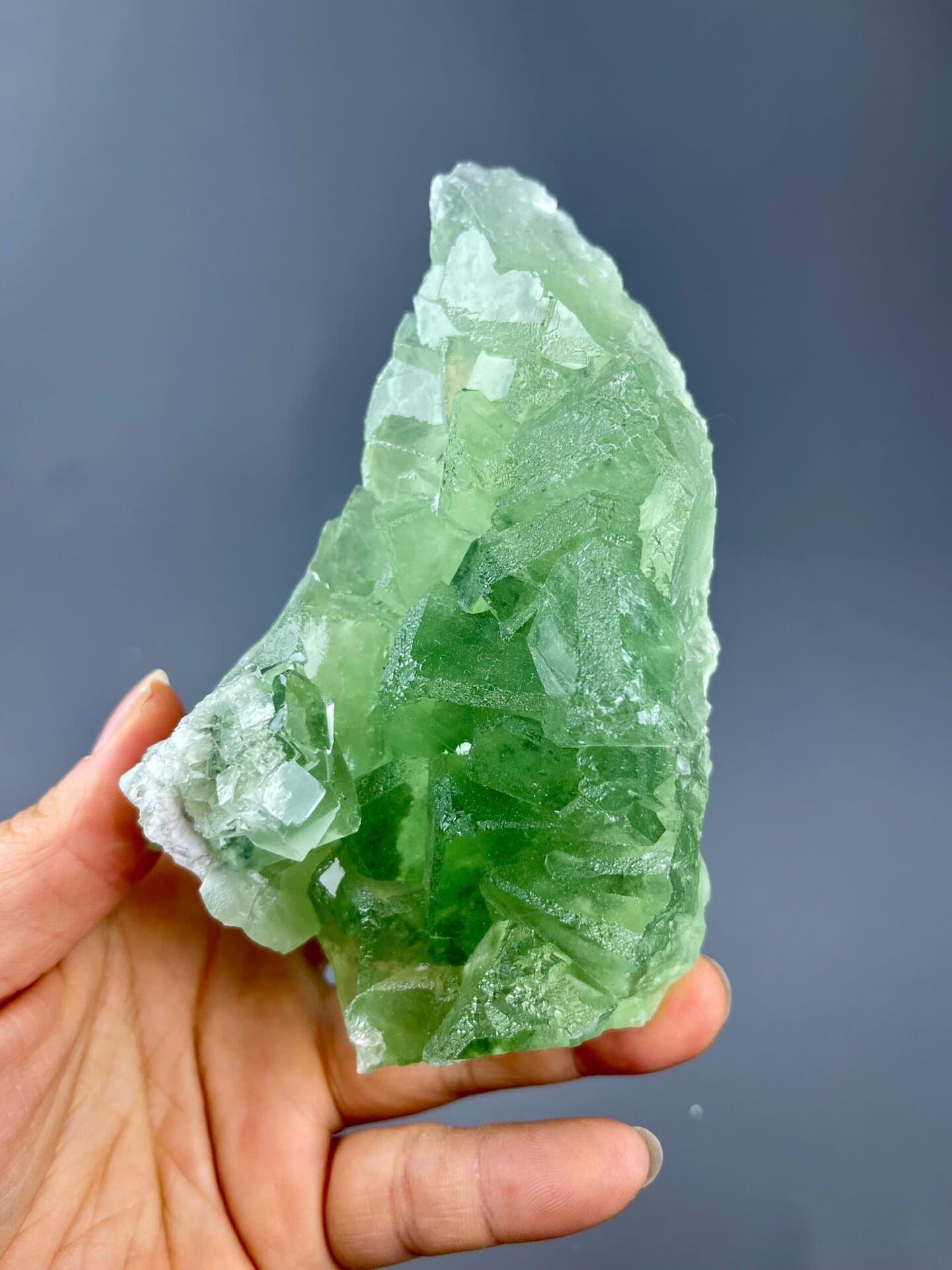 Apple-green color of fluorite penetration twin, Hunan