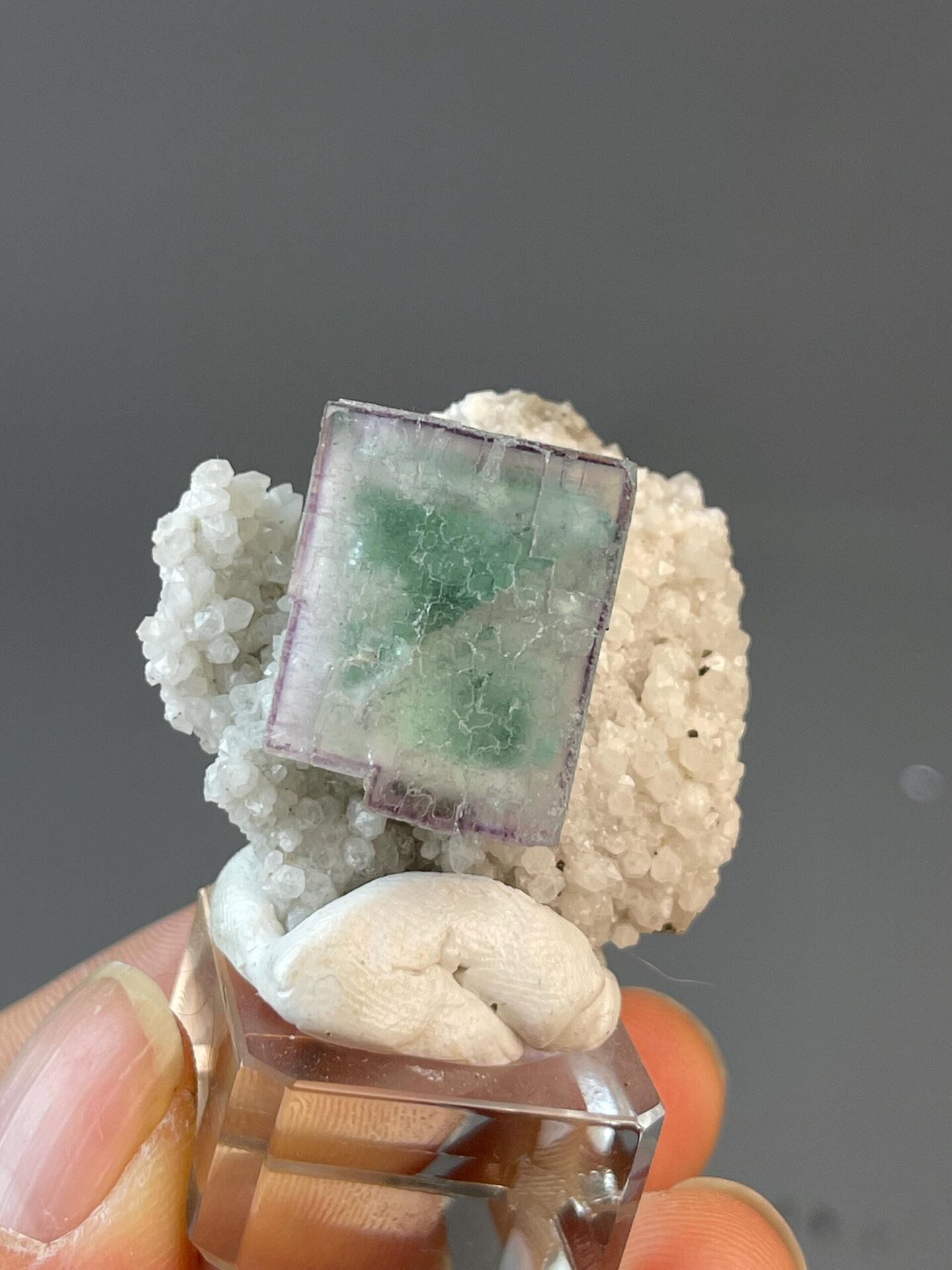 Fluorite isometric cubic habit in deep purple, Hunan