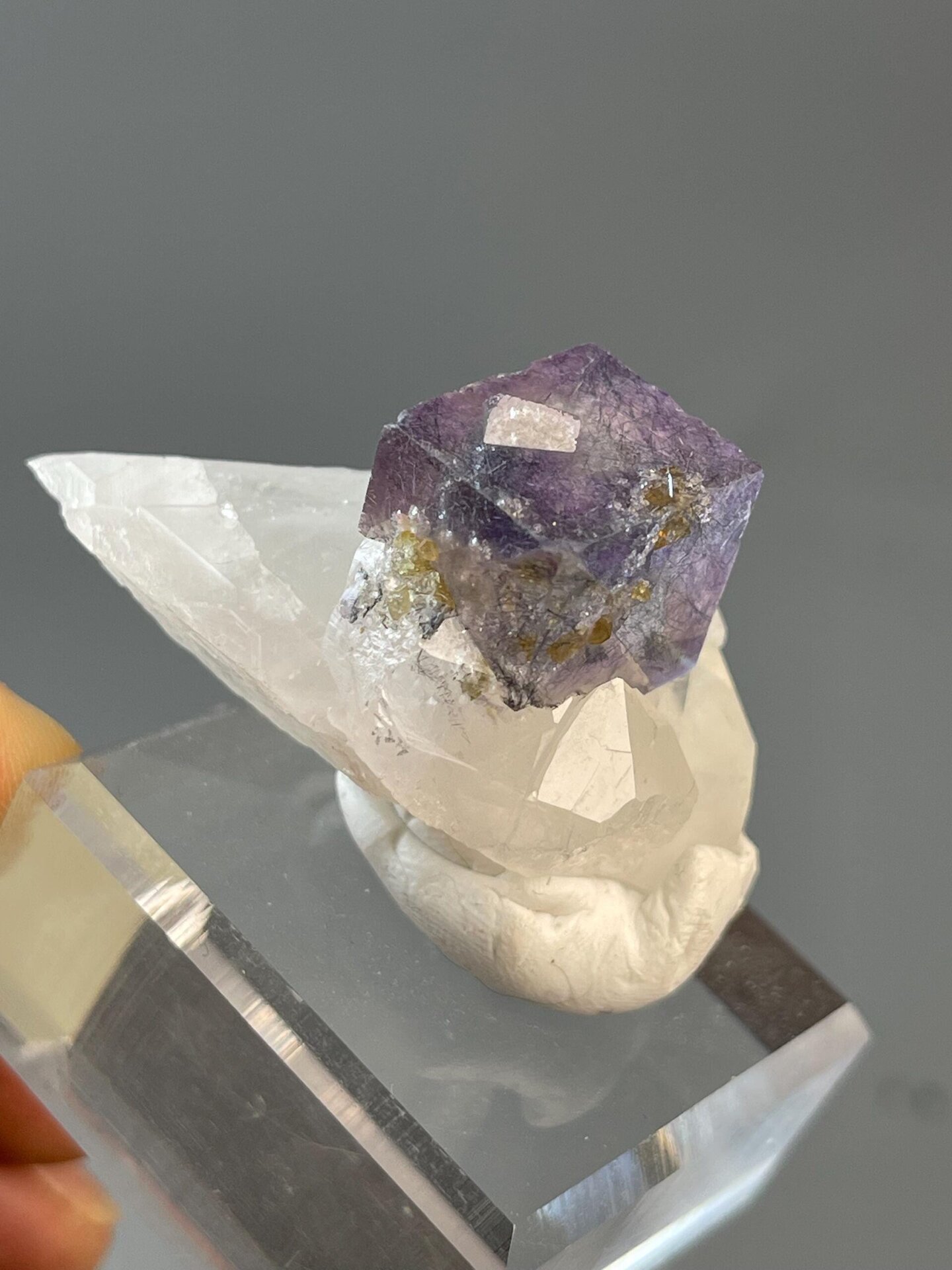 Scale view of 2.0x1.5x1.5 in phantom fluorite twin