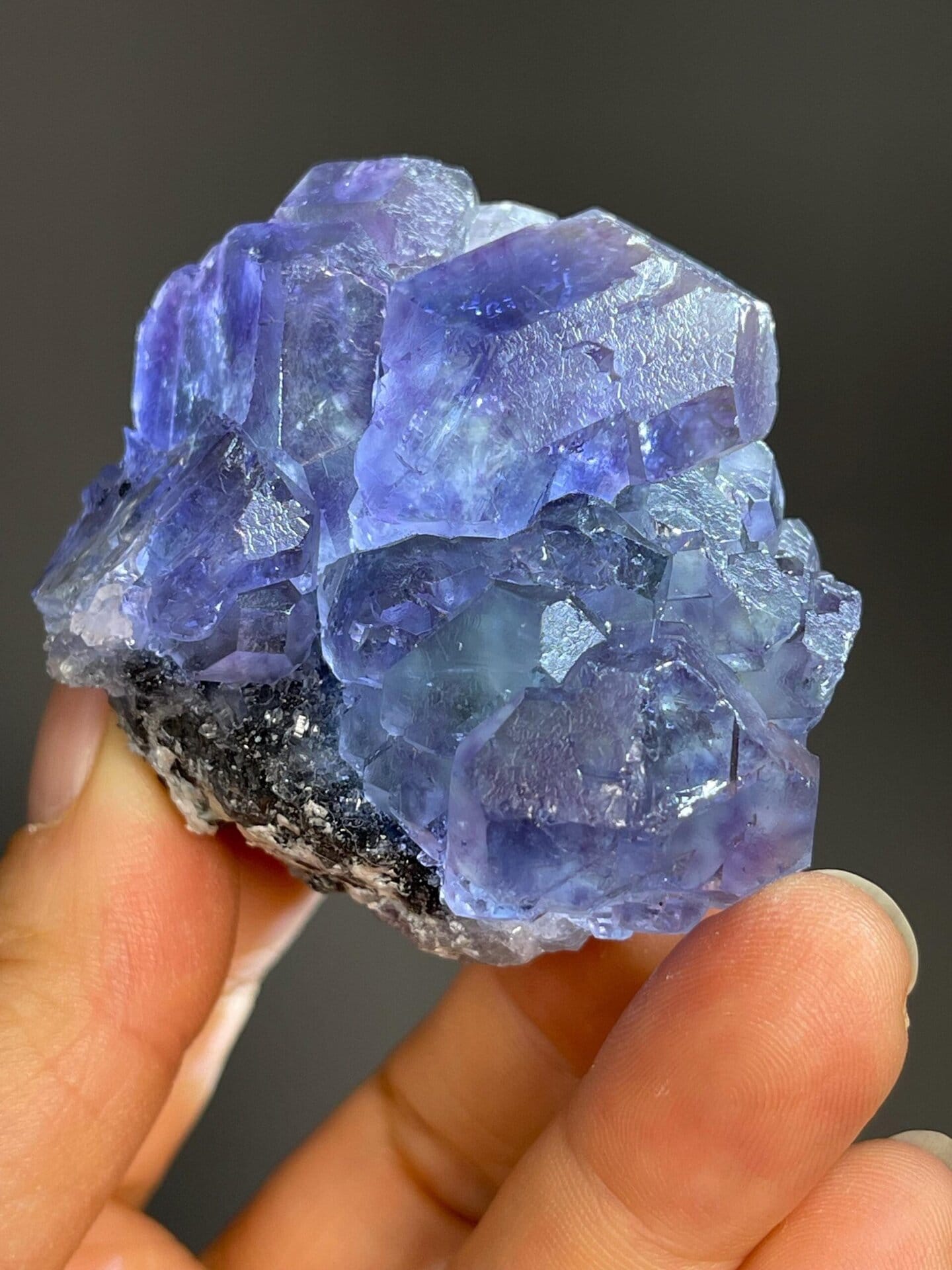 Well-defined phantom layers in translucent fluorite, Fujian