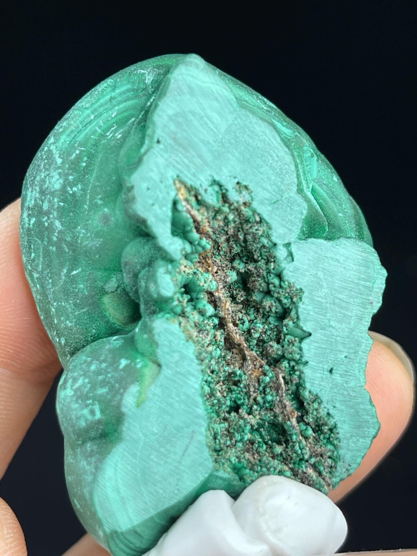Malachite eye patterns on polished face, raw side shown
