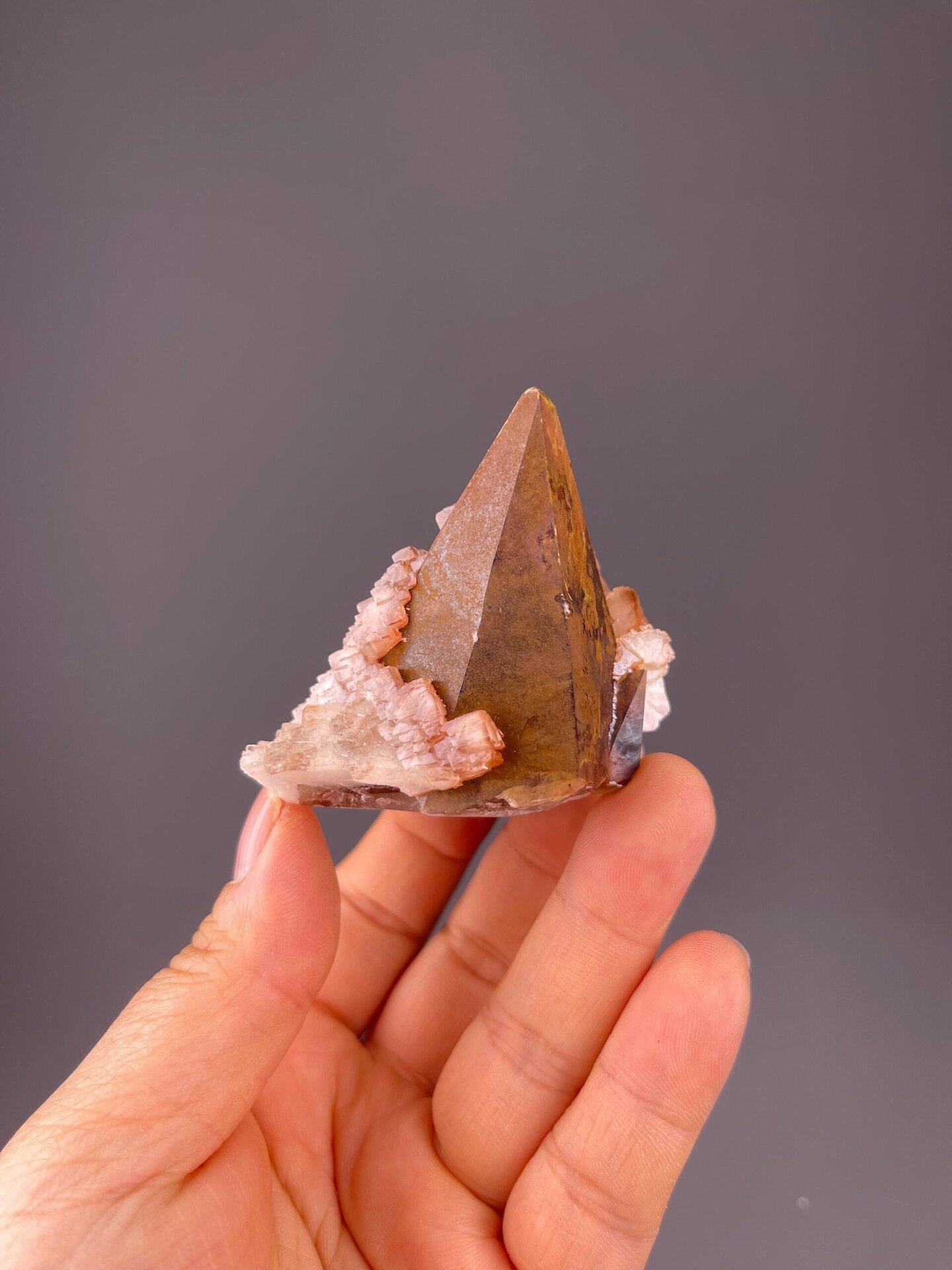 Side view of calcite tower with blade matrix, Hubei