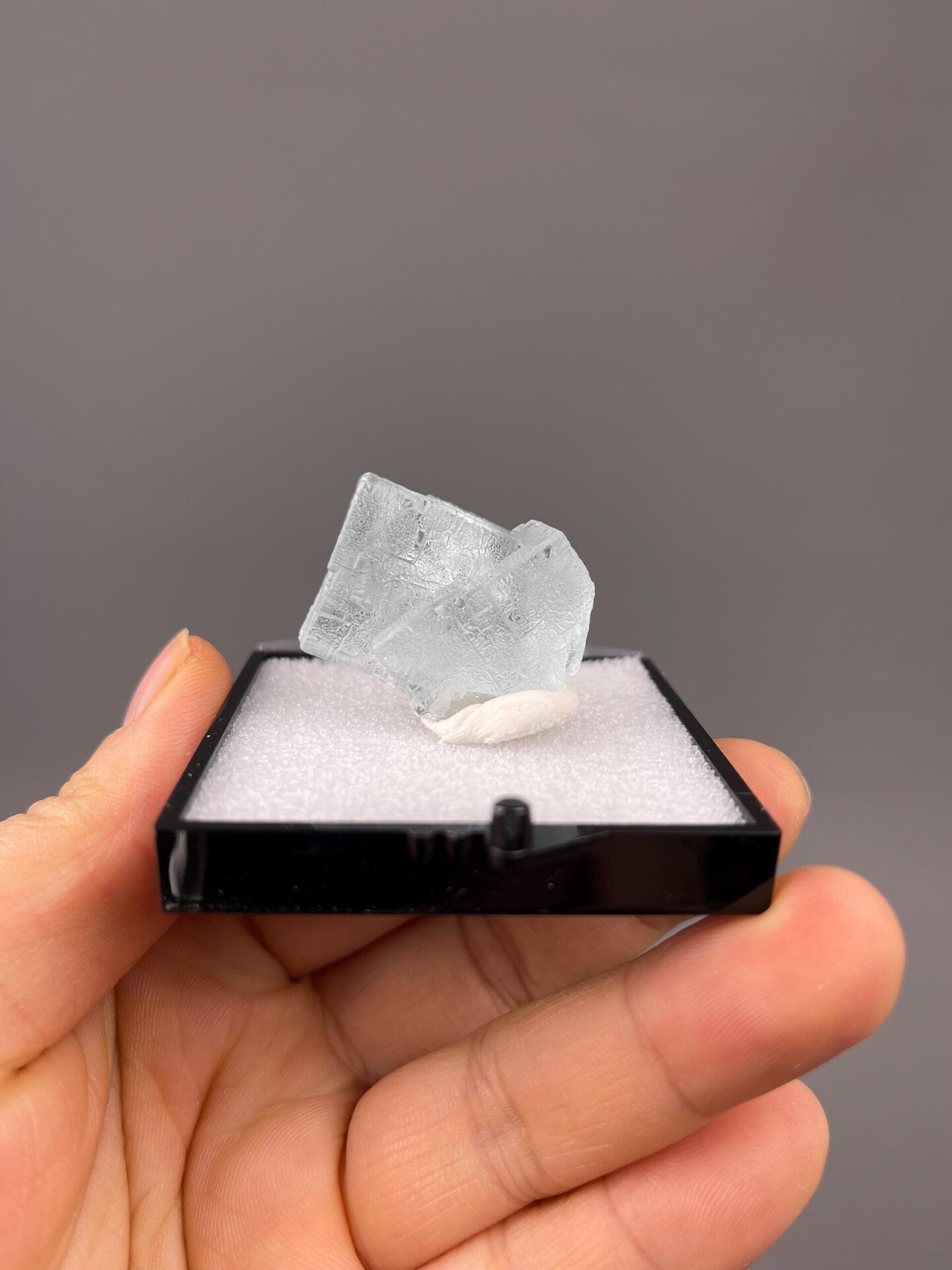 CaF₂ isometric fluorite twin with soft blue coloration