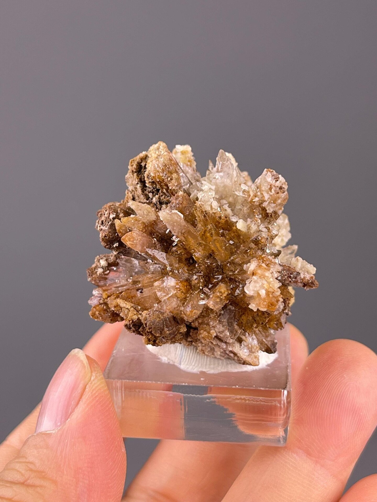 Gypsum flower measuring 1.5×1.3×1.3 inches, Guizhou origin
