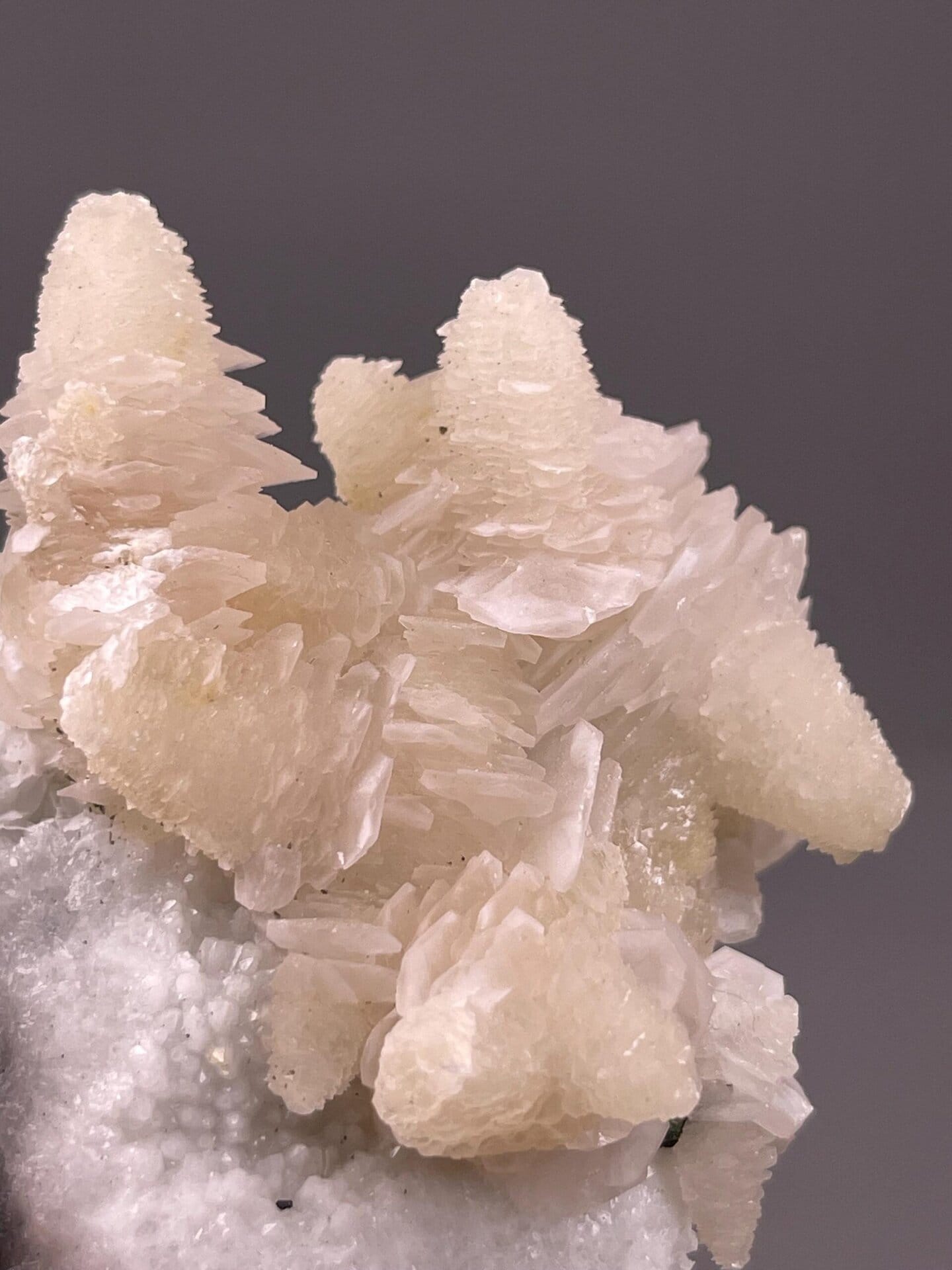 Fujian calcite cluster measuring 2.6×1.3×2.5 inches