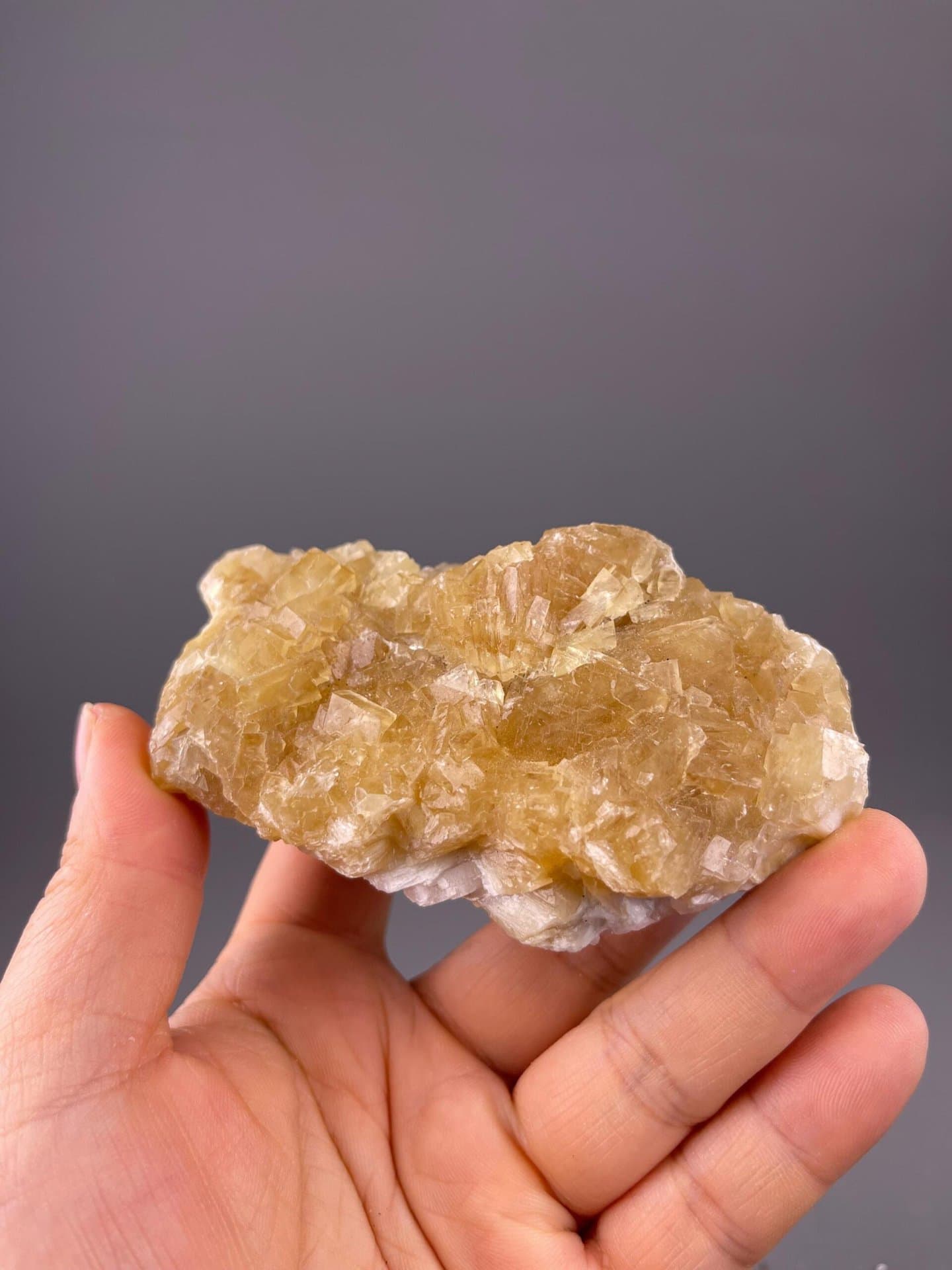 Honey-toned yellow fluorite cubes from Beijing mineral deposit
