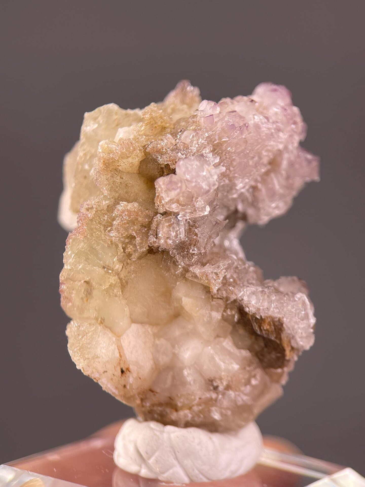 CaF₂ isometric fluorite with dissolution etching texture