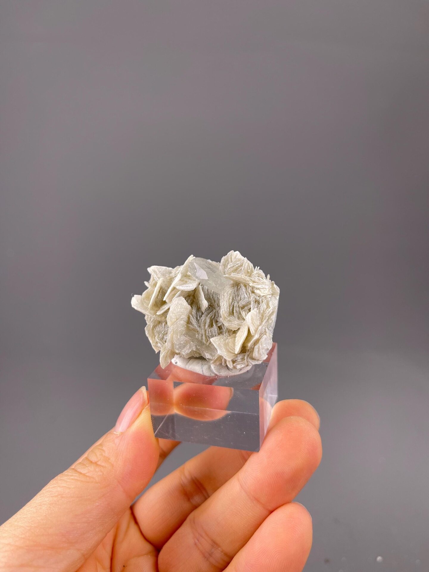 Side view of aquamarine beryl Xuebaoding specimen