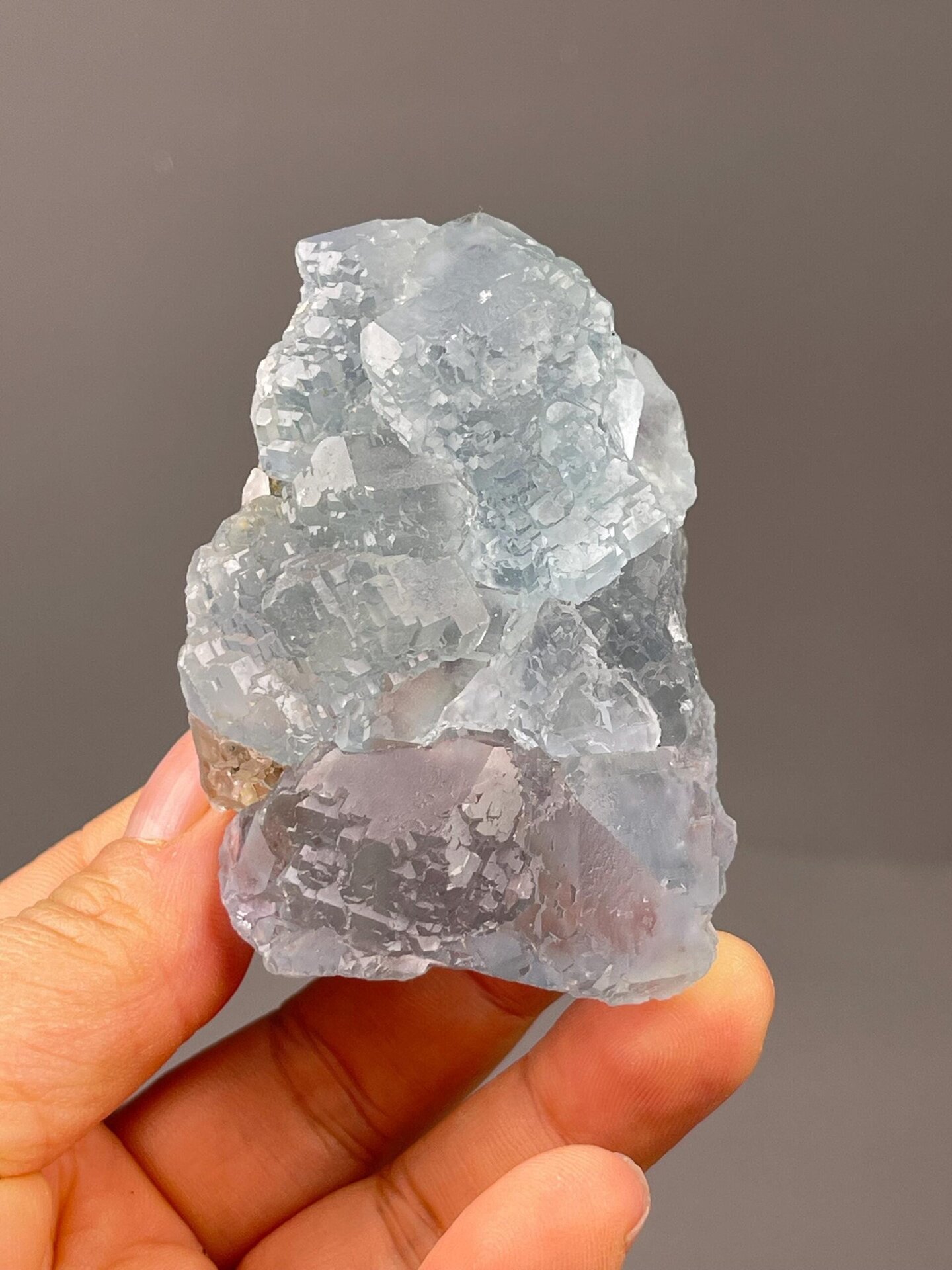 Blue-green fluorite daylight fluorescence Hunan front view