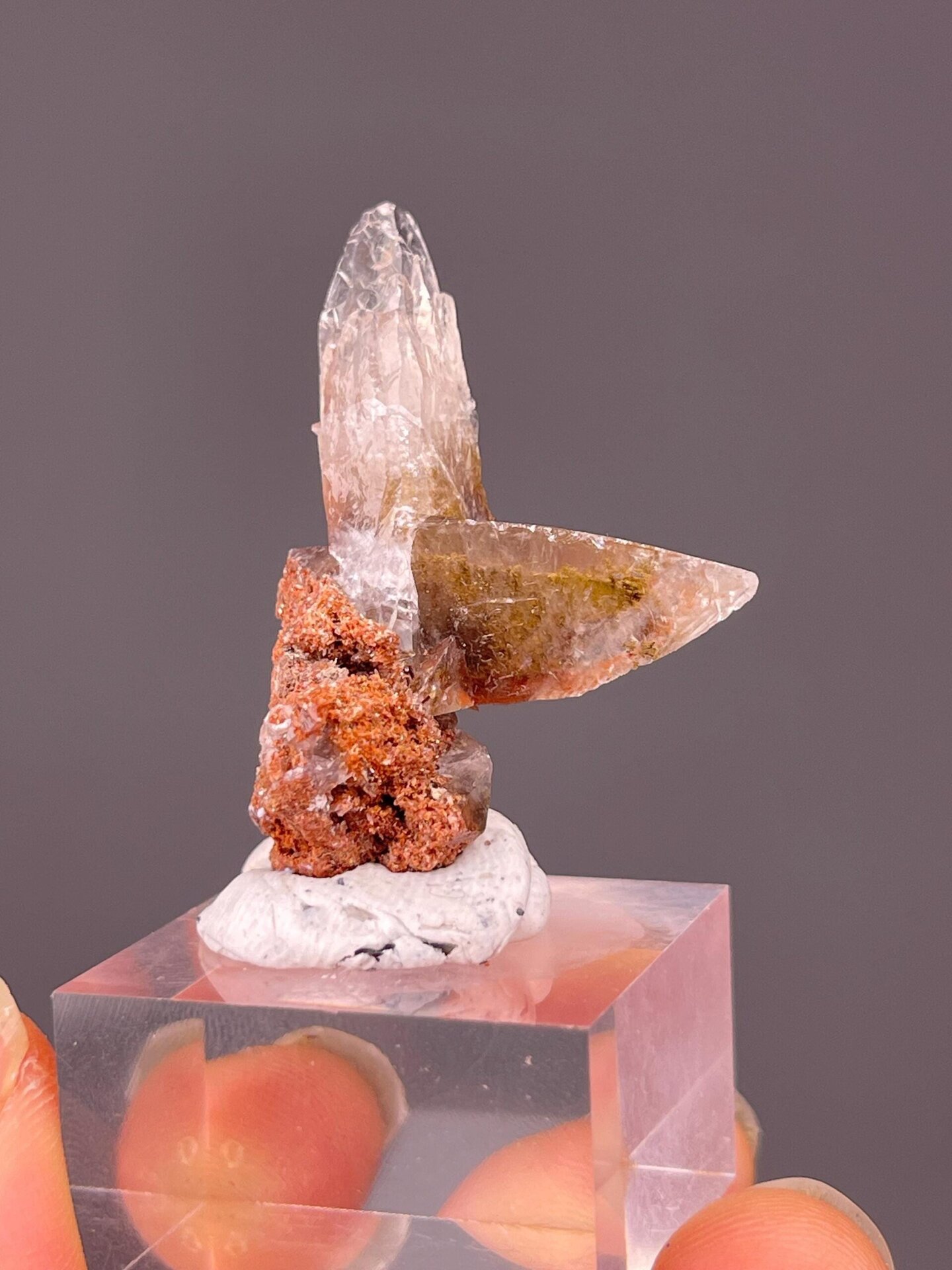 Twin terminated calcite side profile Anhui