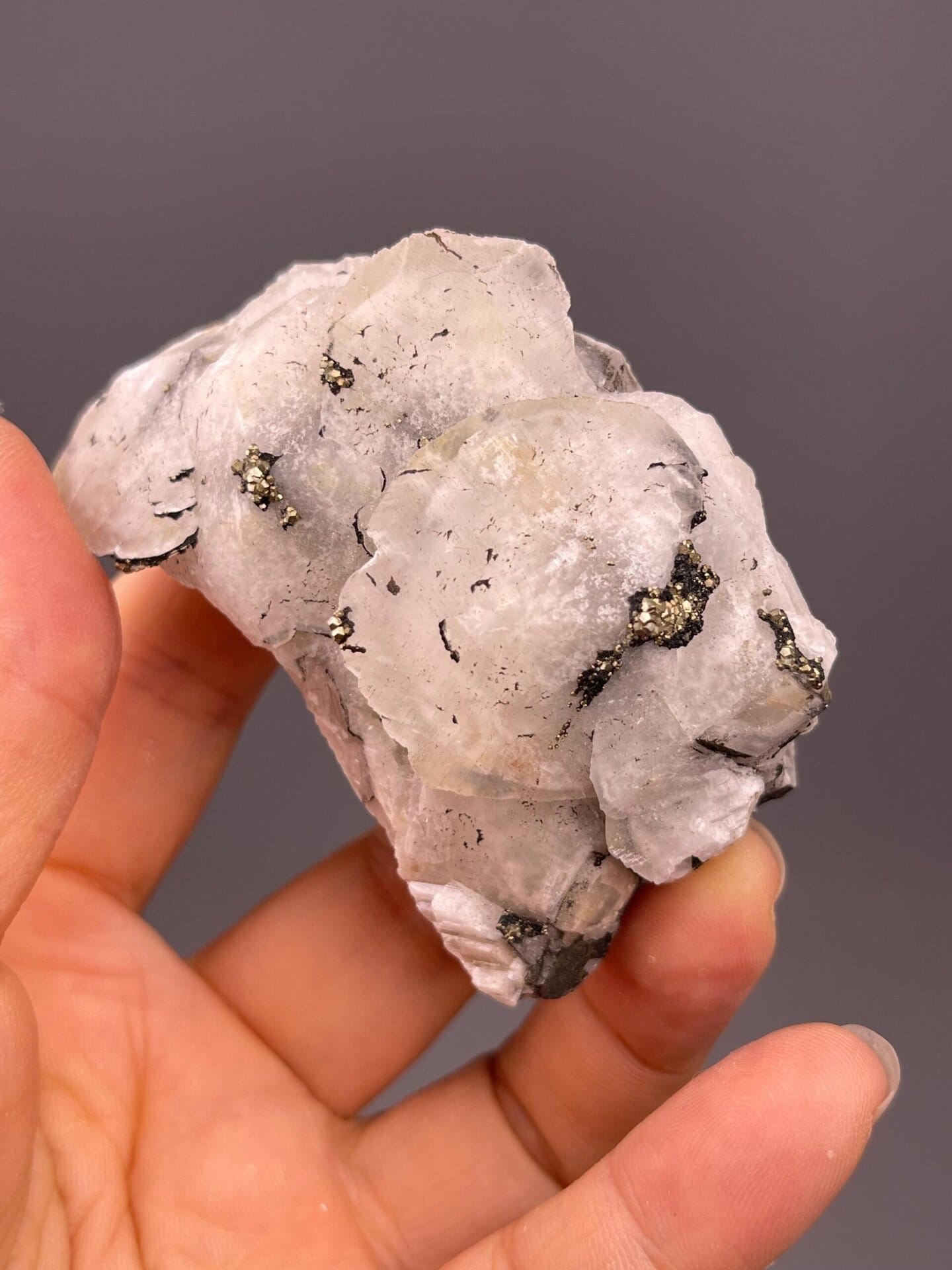 Fujian petal calcite natural vitreous luster