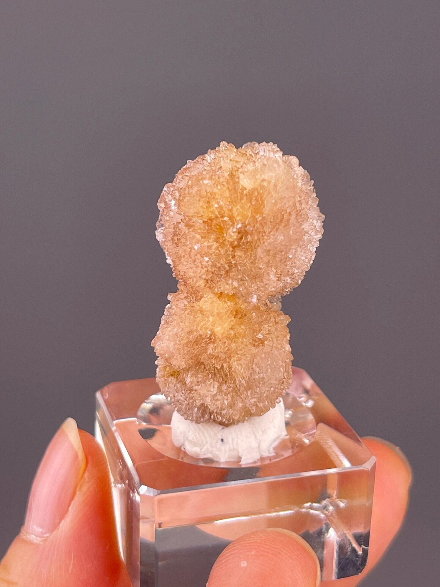 Top view of radiating gypsum needles