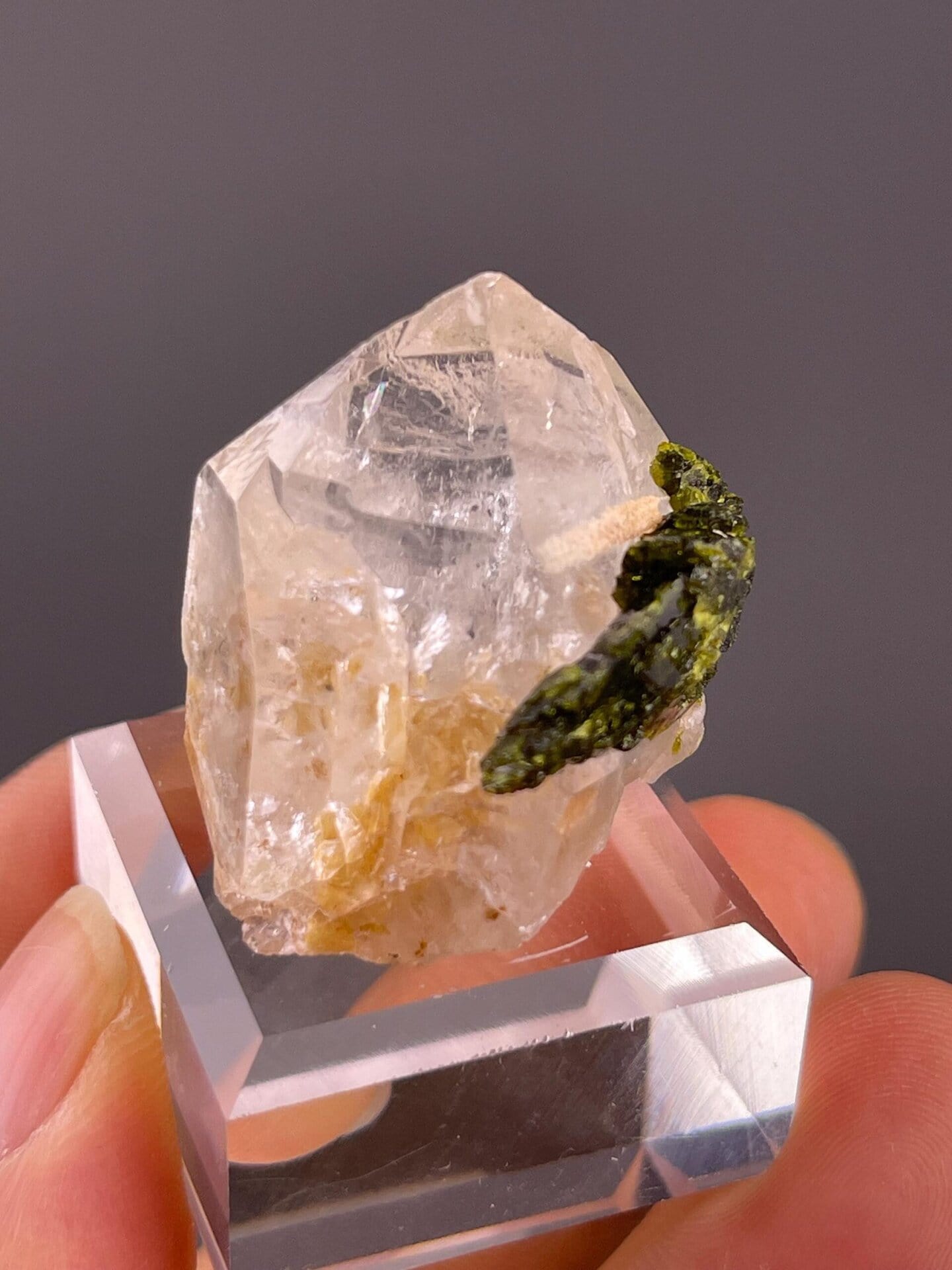 Garden quartz side profile vitreous luster