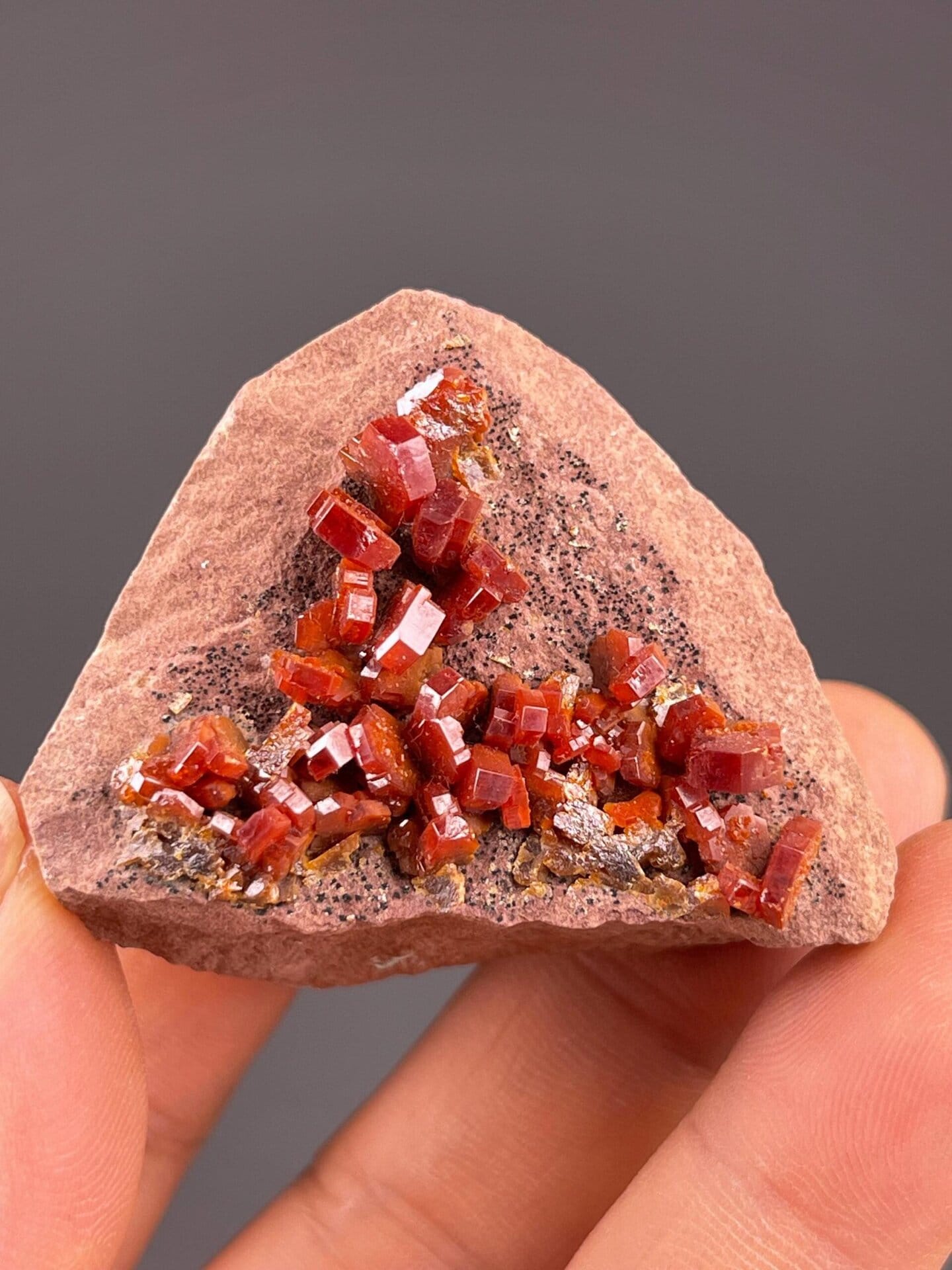 Top view showing vanadinite crystal arrangement