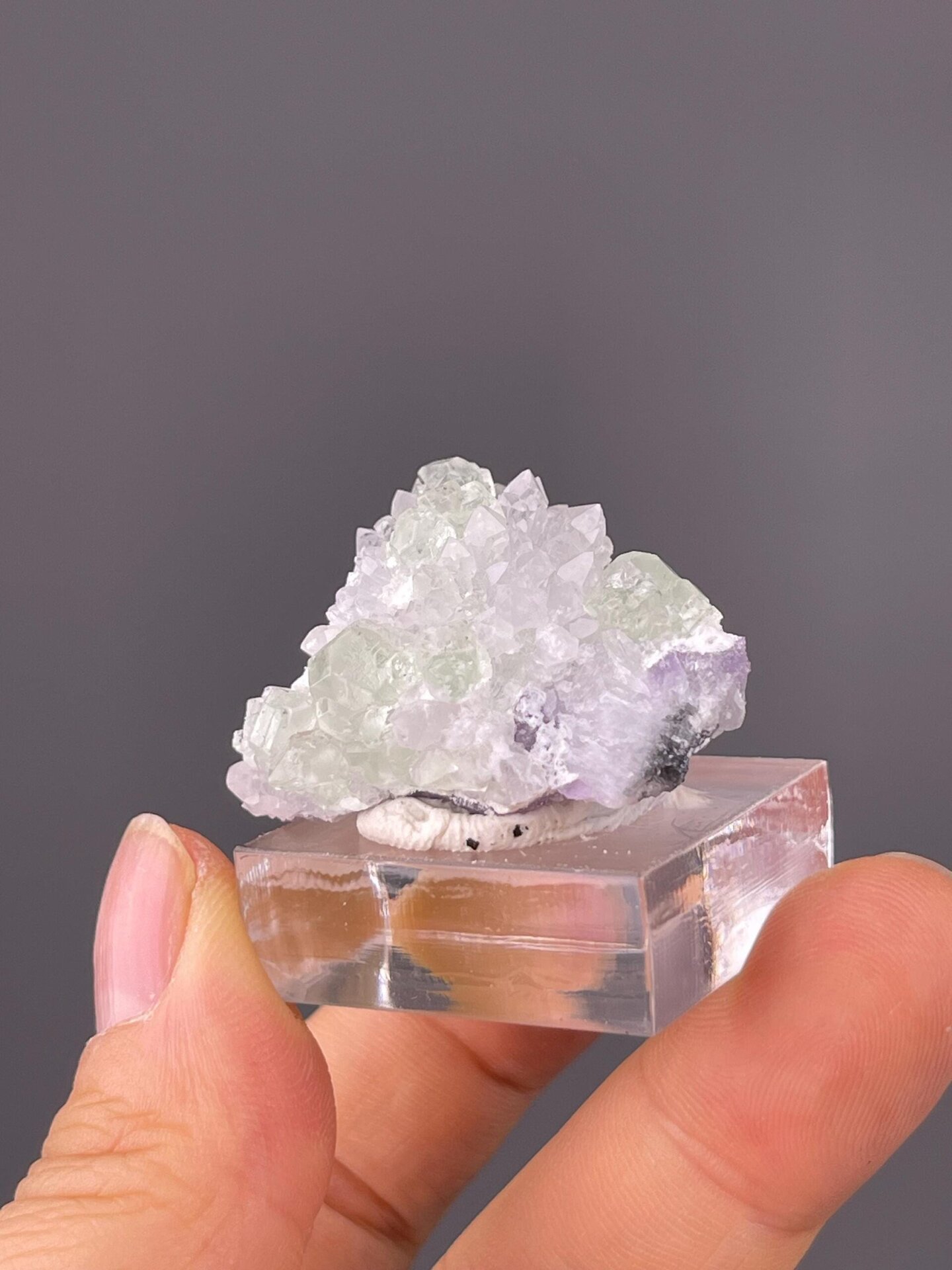 Top view of green fluorite and quartz mineral arrangement