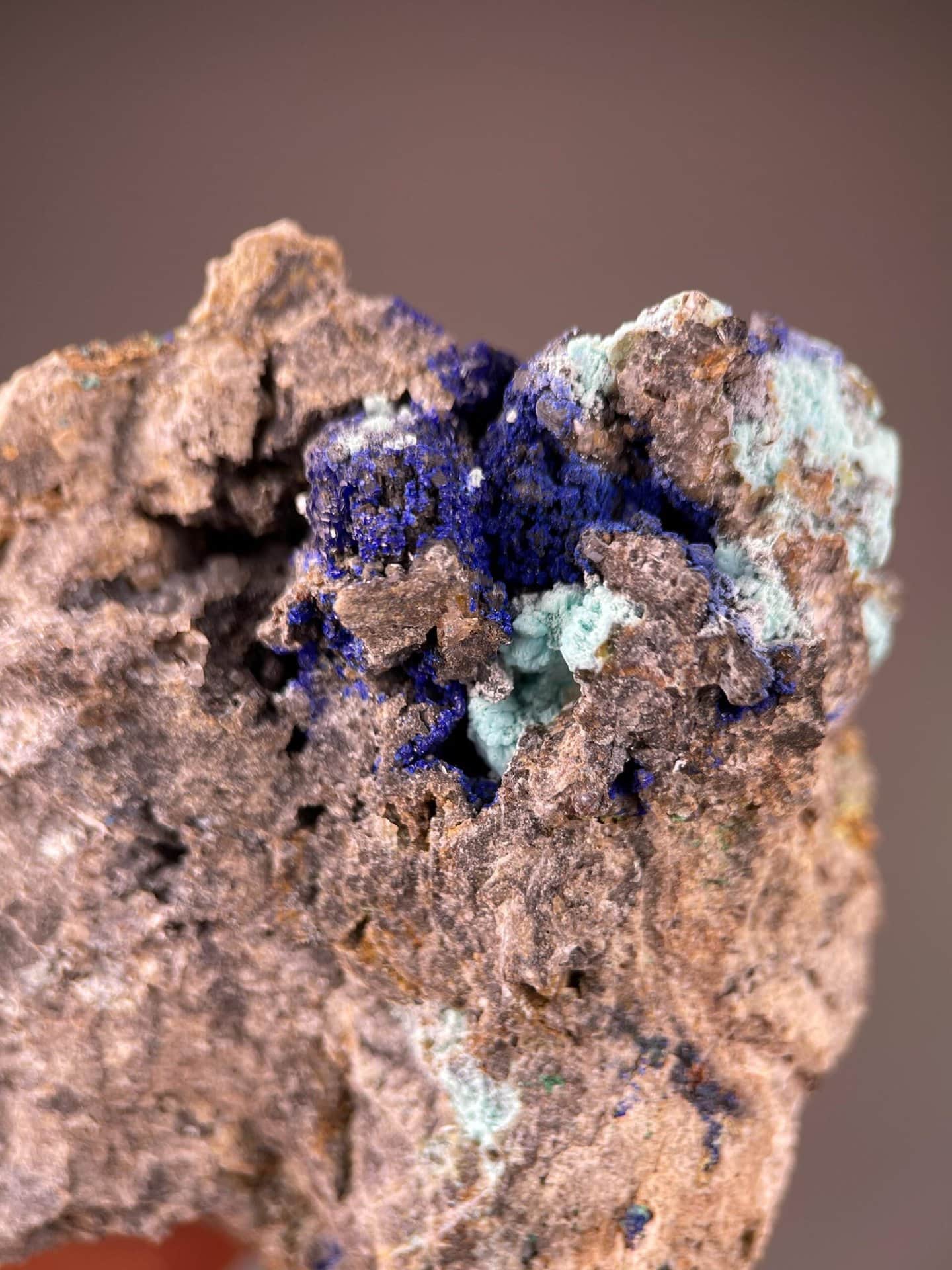 Vitreous luster on malachite and azurite surfaces
