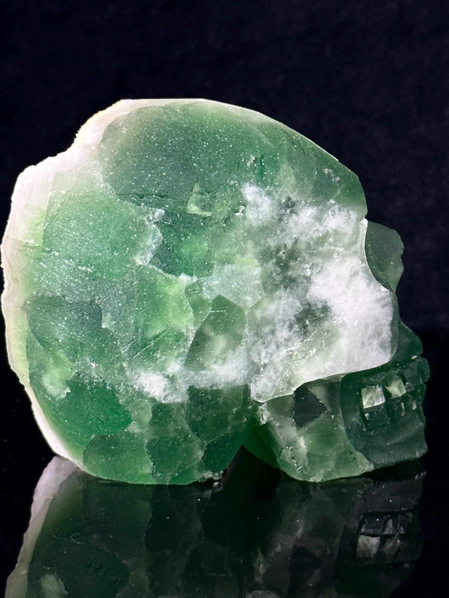 Side profile of large green fluorite skull