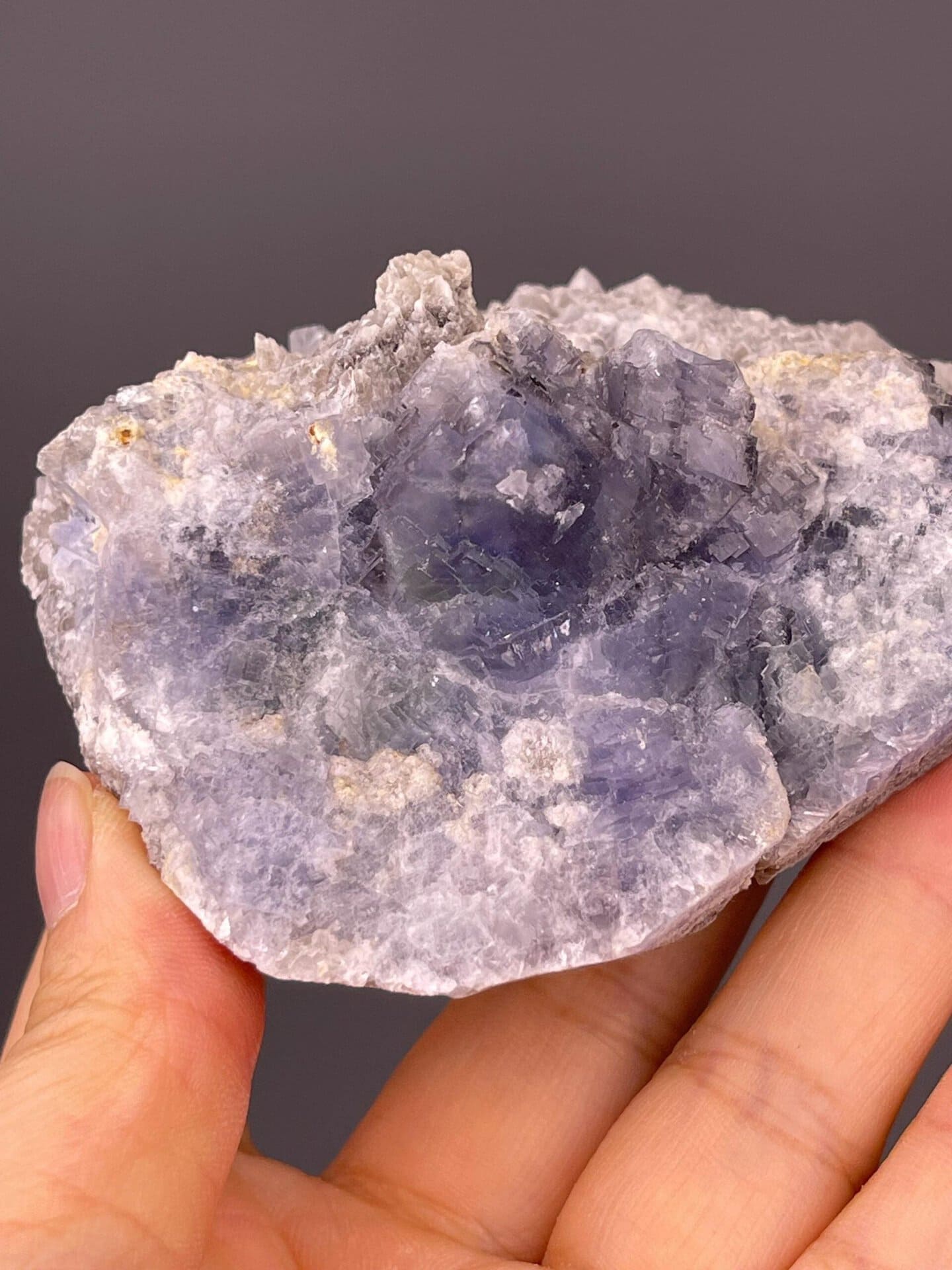 Top view of tanzanite-blue fluorite cubic growth