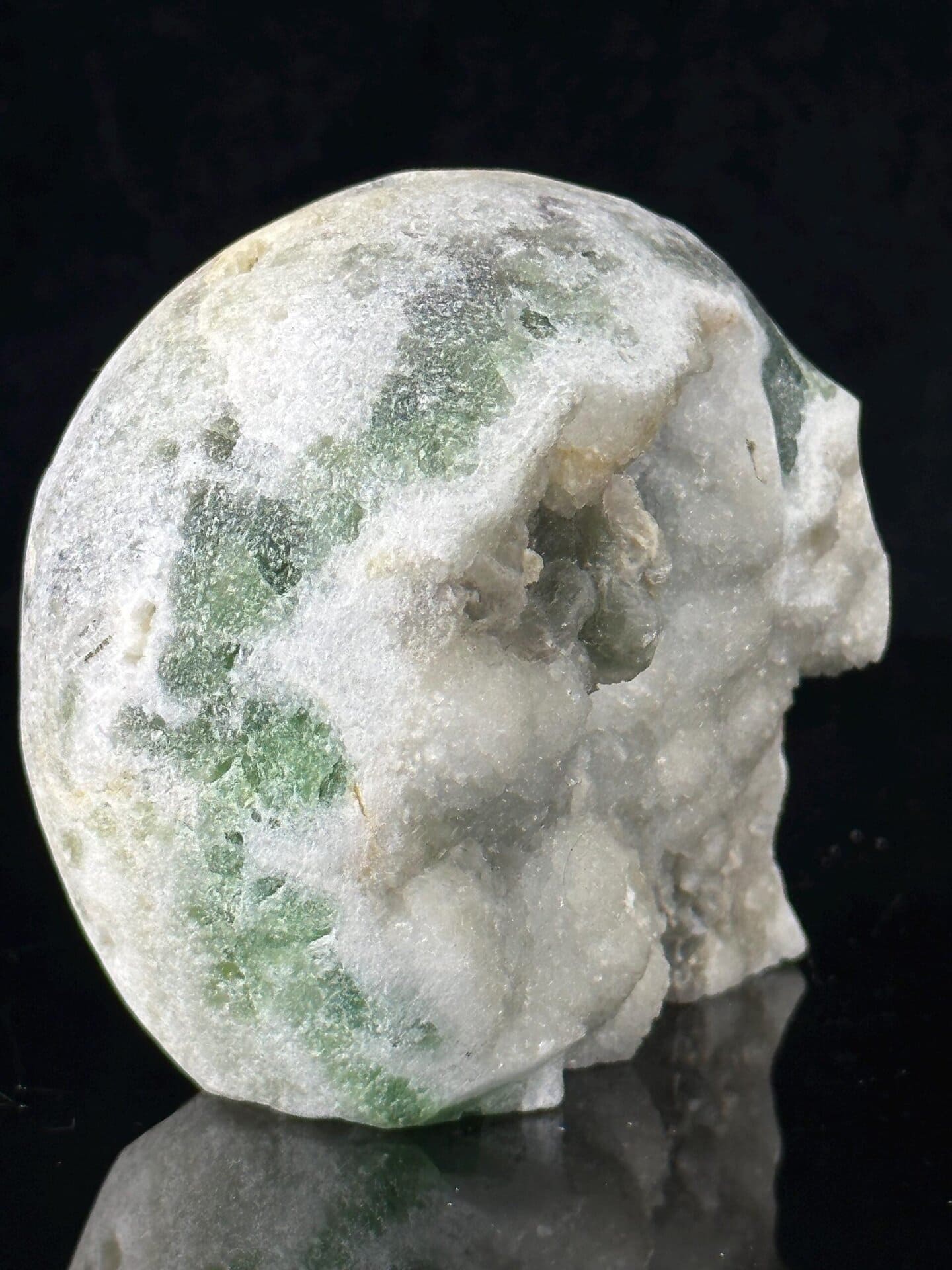 Top view of green fluorite skull crown