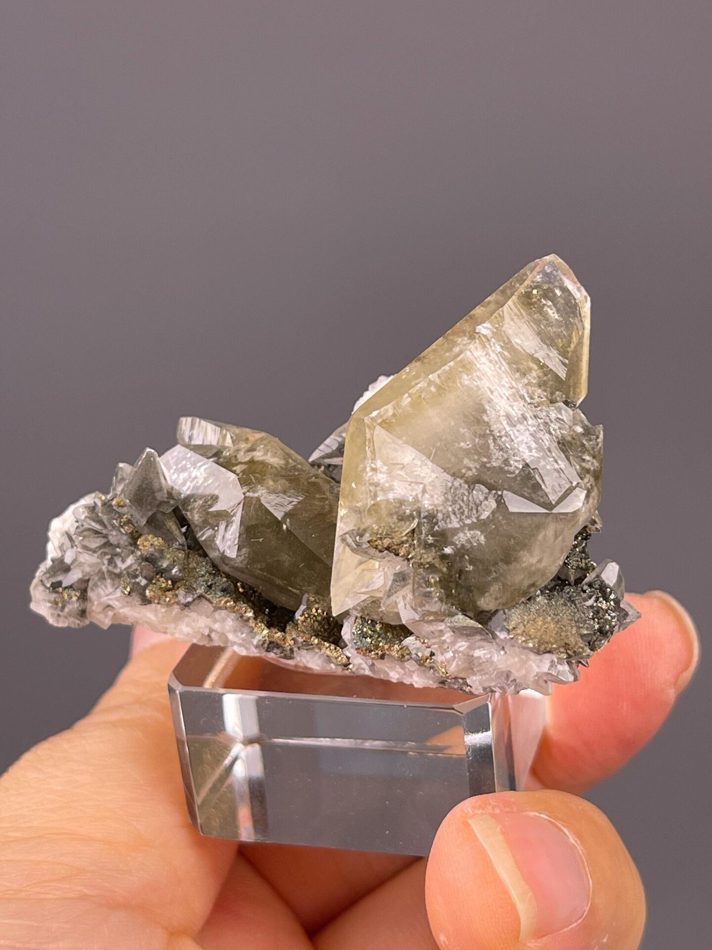Top view showing both termination points of calcite