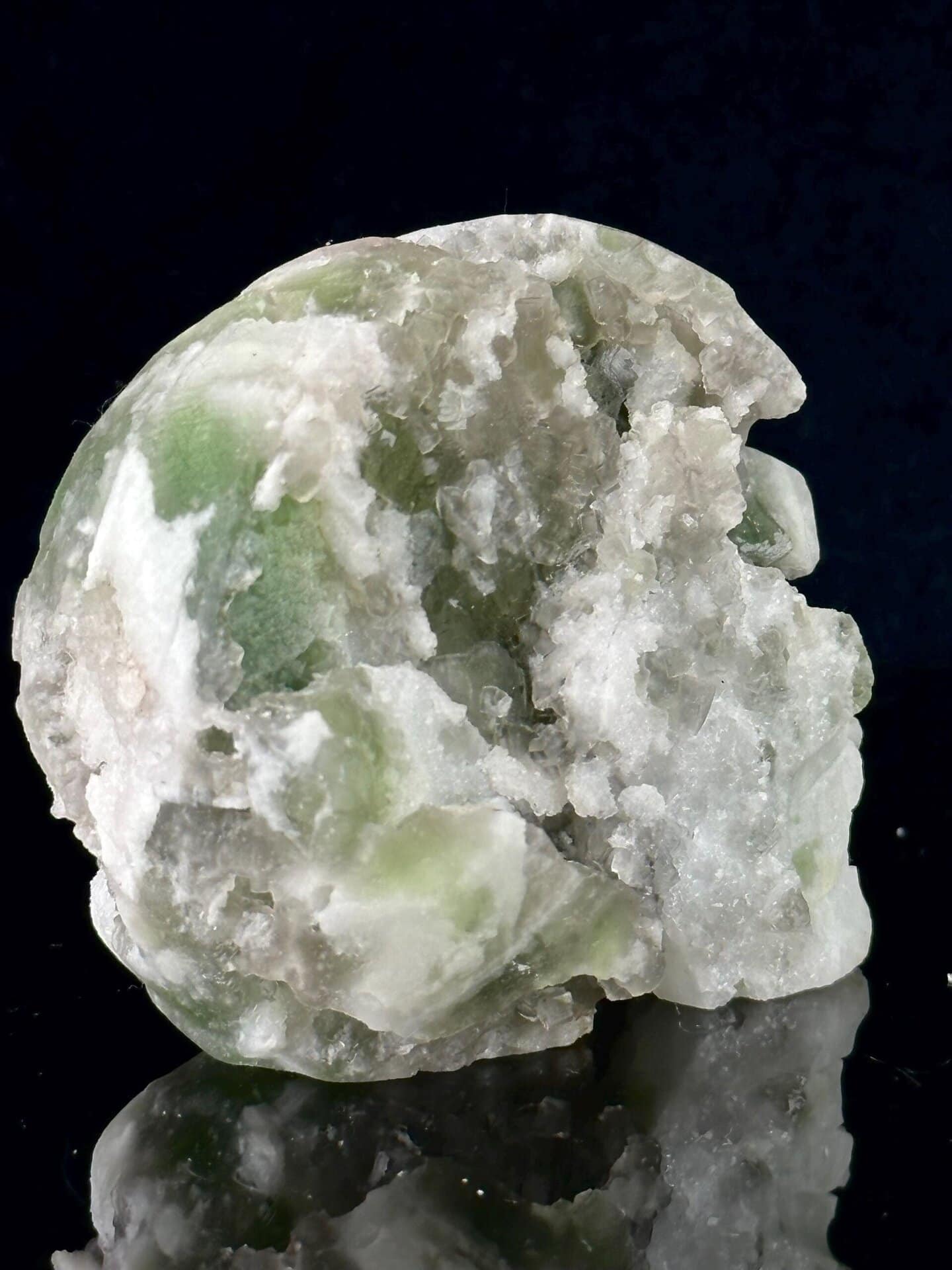 Top view of fluorite skull showing crown and geode