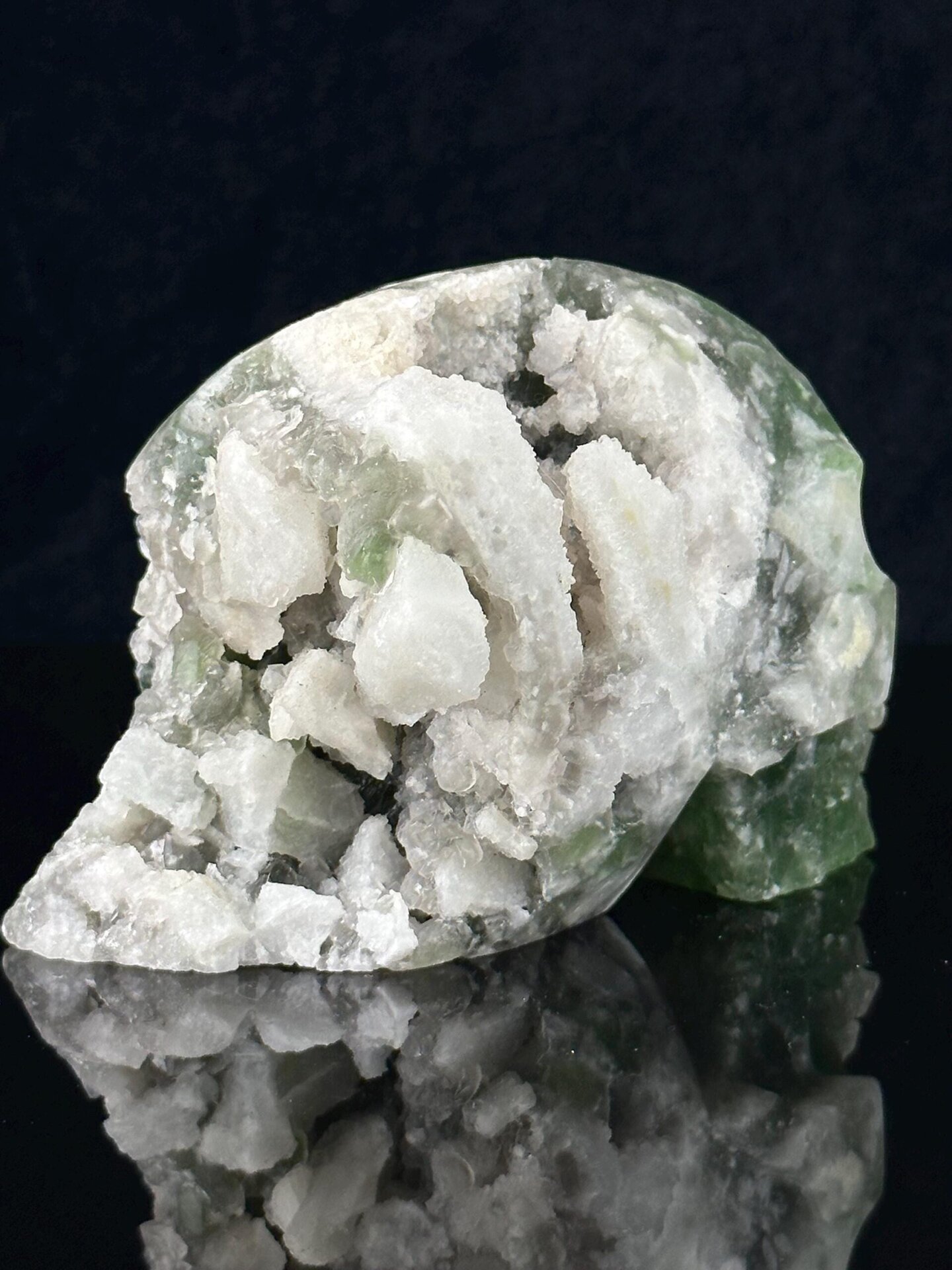 Top view of fluorite skull showing geode opening