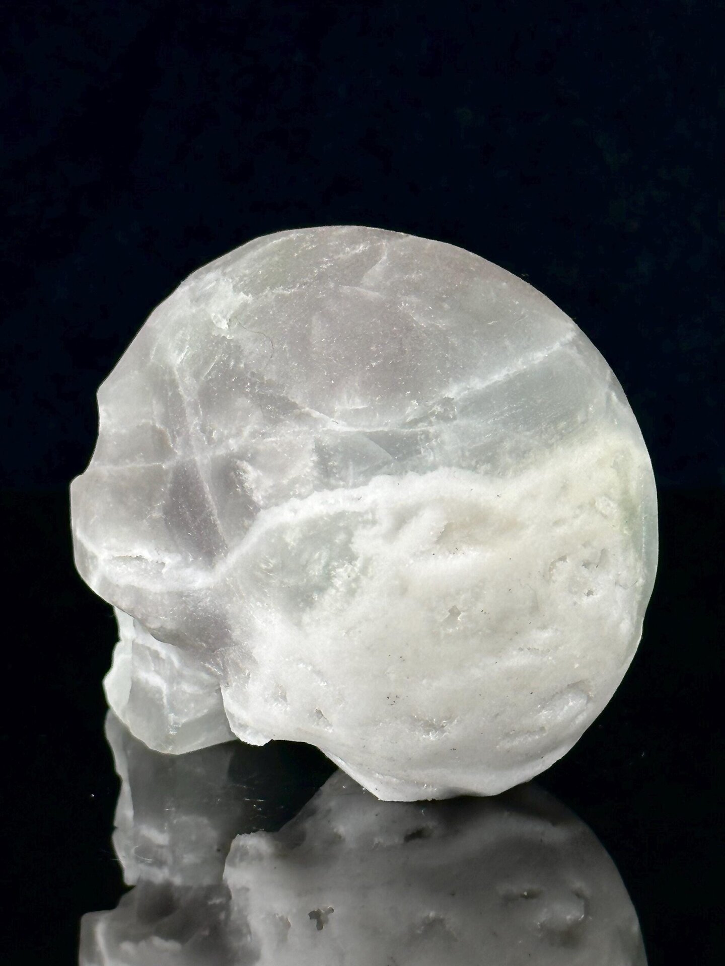 Top view of fluorite skull showing crown detail