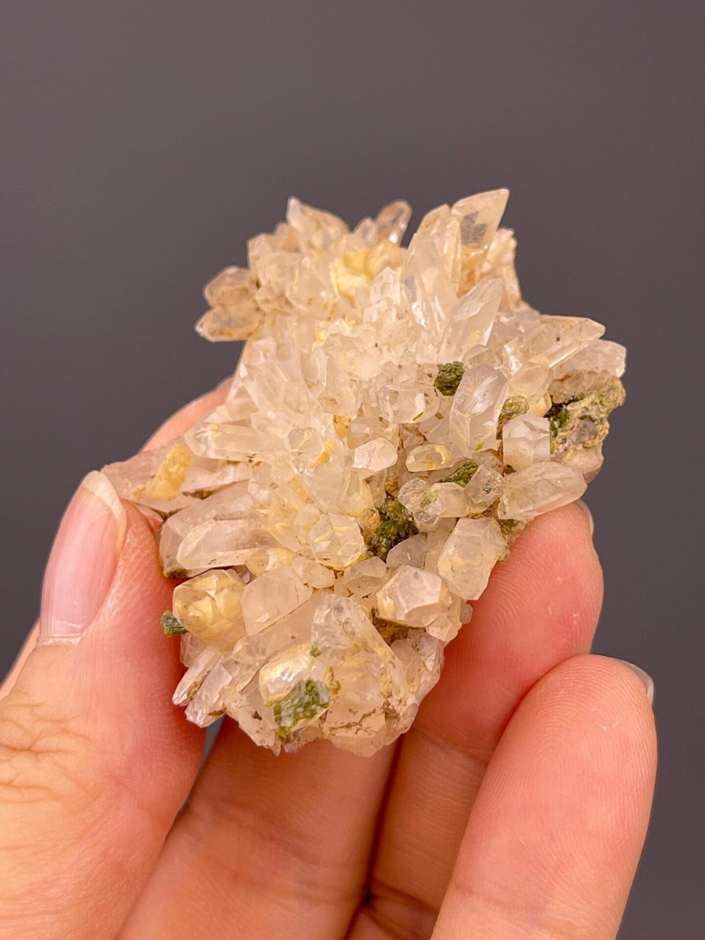 Back view of quartz cluster base on matrix
