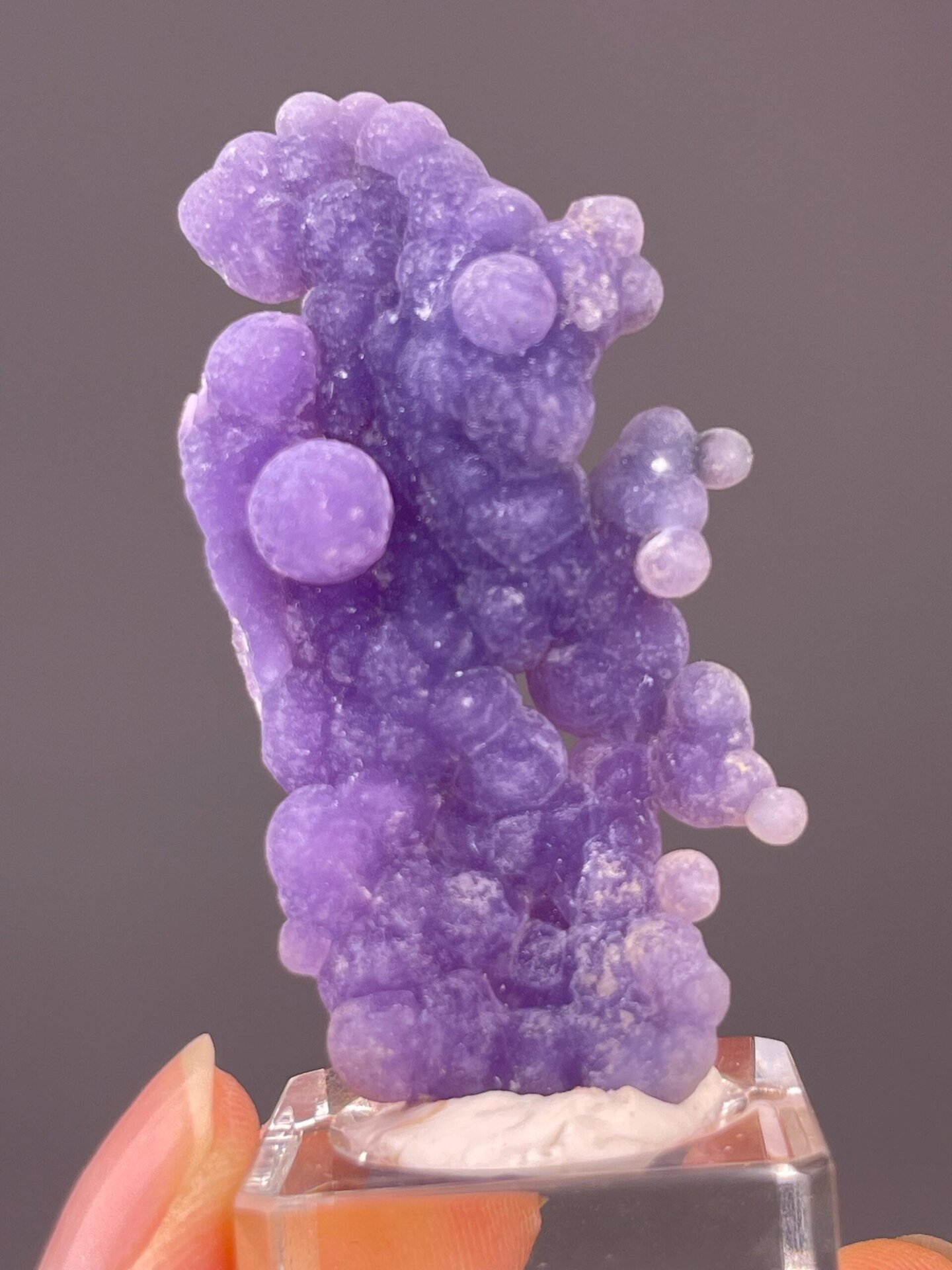 Back base view of grape agate cluster